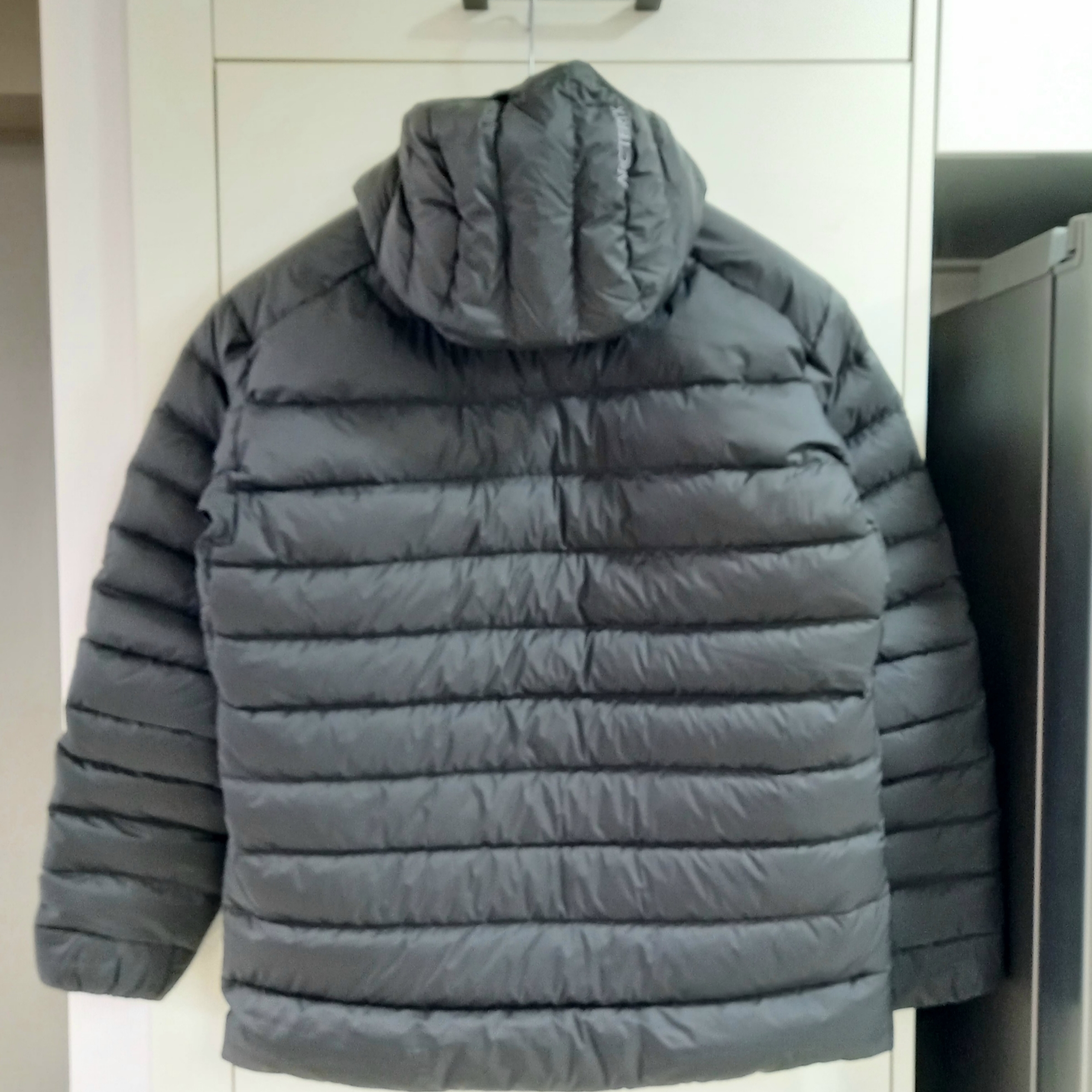 Arc'teryx Cerium Hoody Black 착용 스타일 - 2
