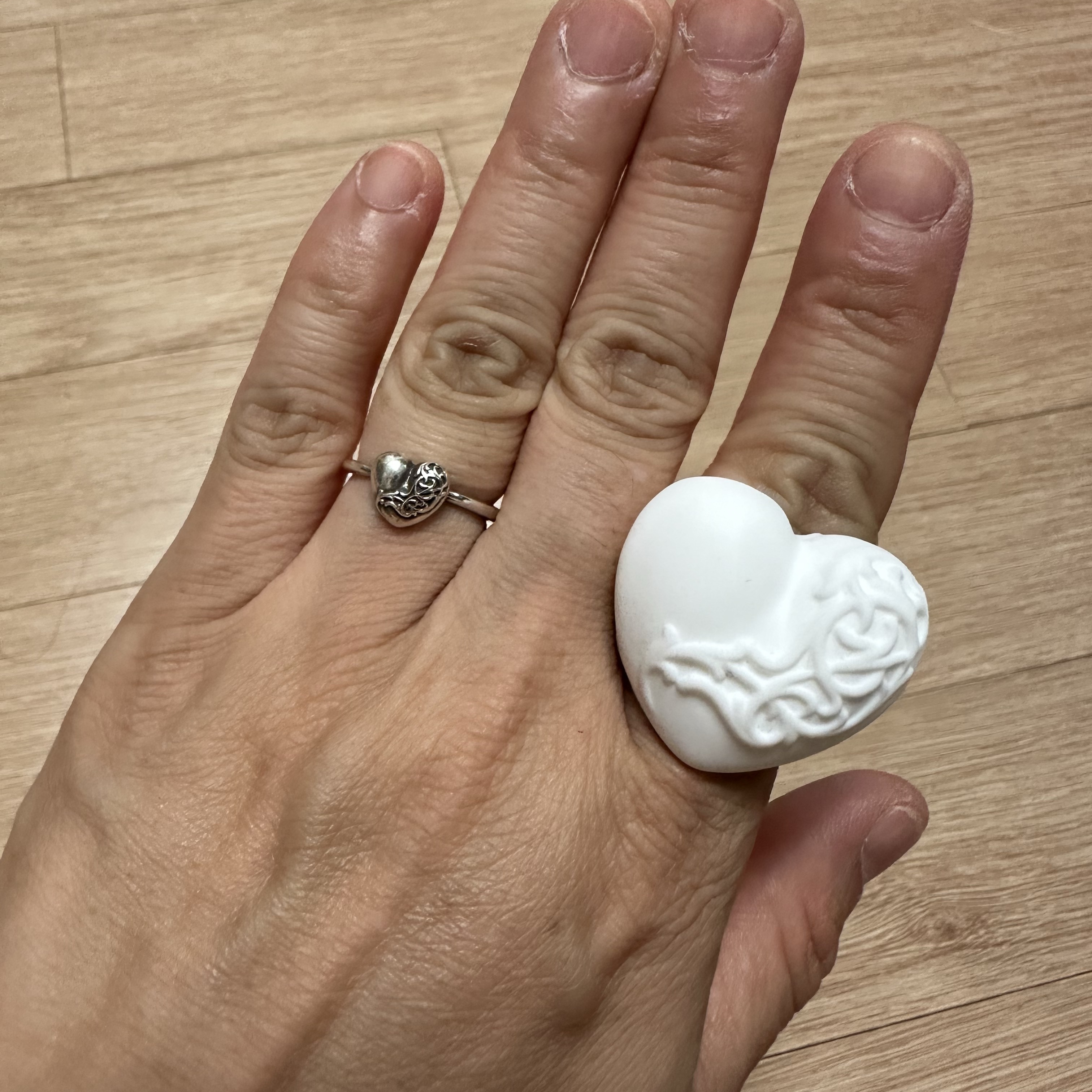 Chrome Hearts Silichrome CH Heart Ring White - 2023 착용 스타일 - 2