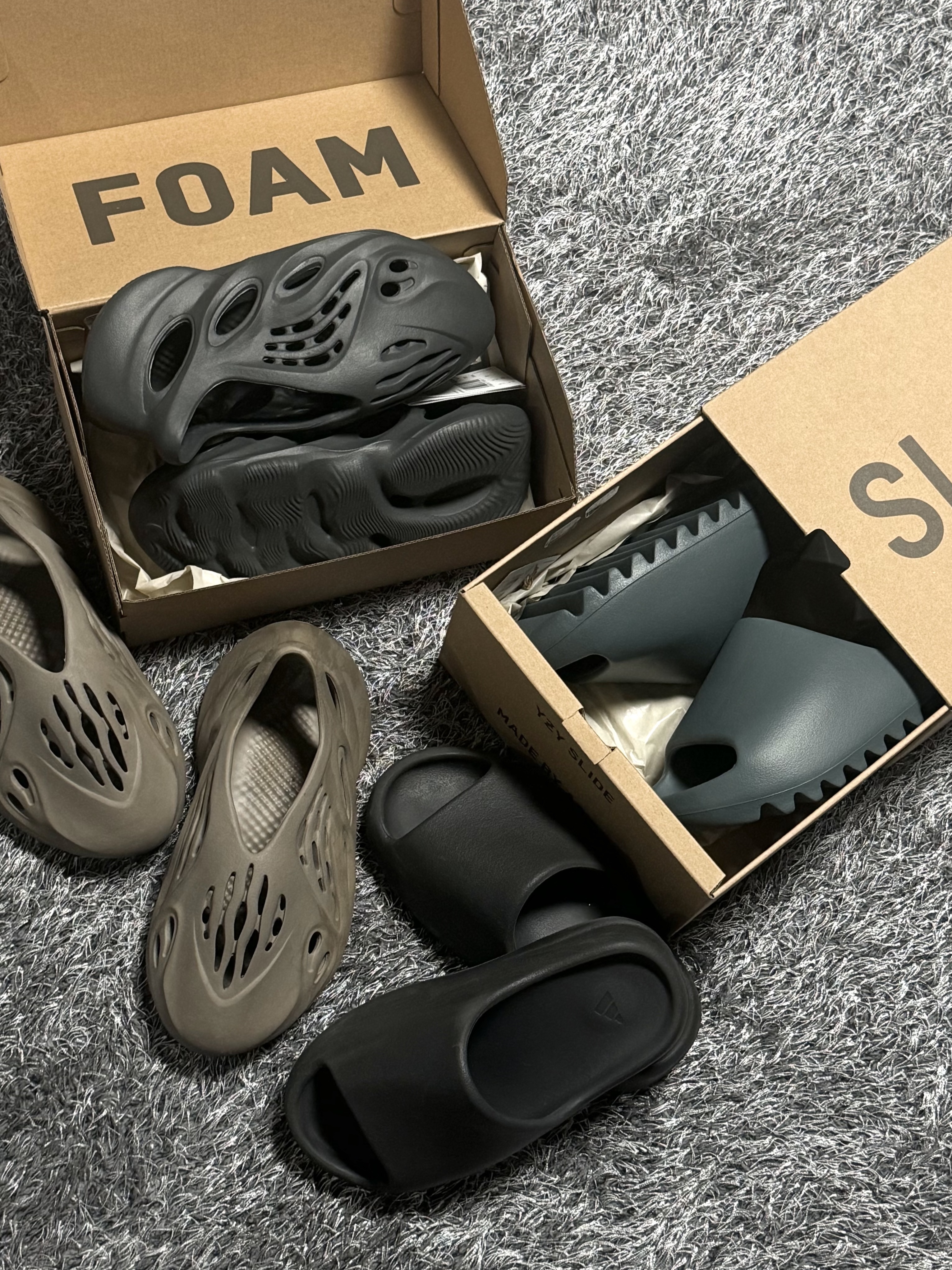 Adidas Yeezy Foam RNNR Carbon, Adidas Yeezy Foam RNNR Stone Sage 착용 스타일