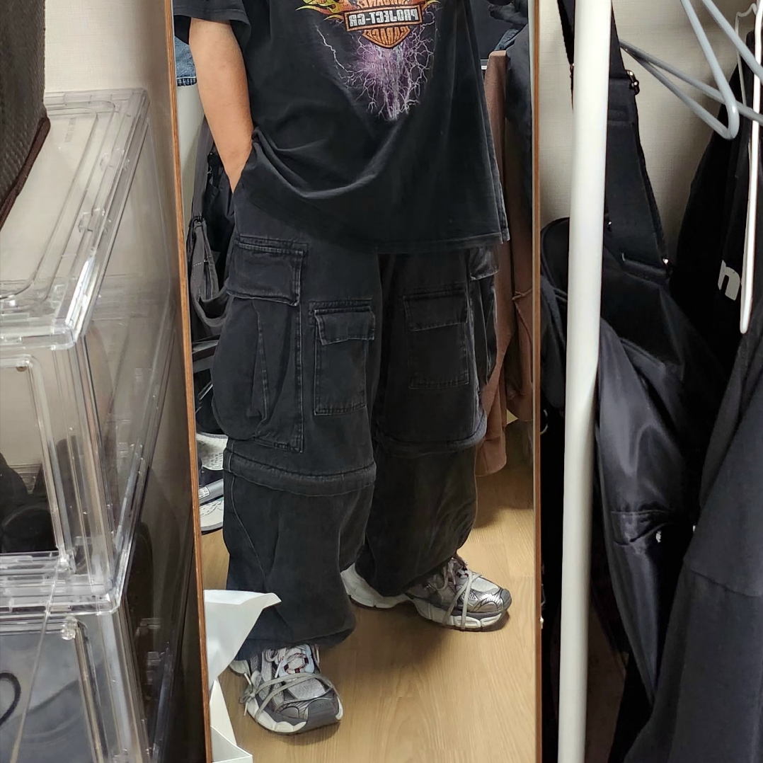 Balenciaga 3XL Sneakers Grey White Red, Project G/R x Insane Garage Clown Distressed T-Shirt Black 착용 스타일 - 1