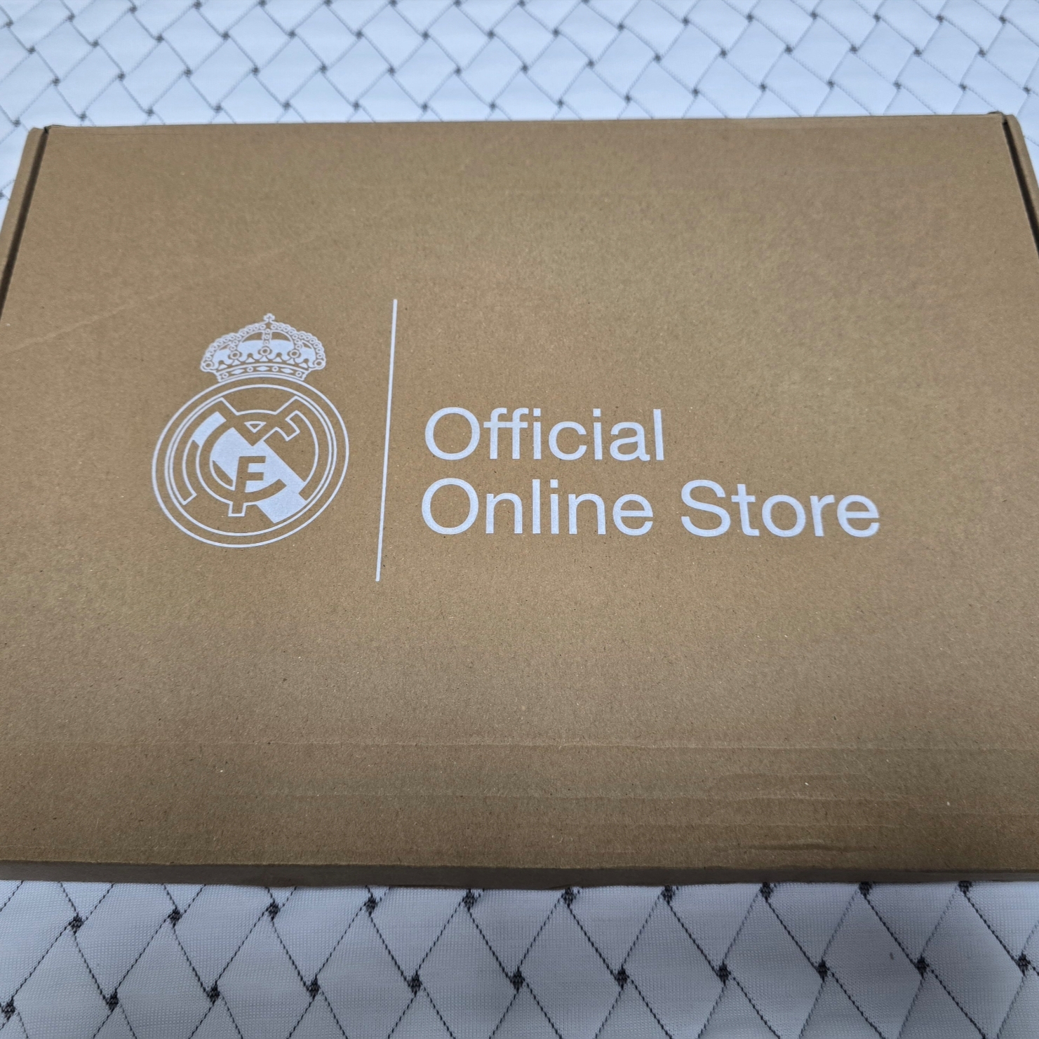 Adidas Real Madrid 2024/25 Home Authentic Jersey White - KR Sizing (Non Marking Ver.) 착용 스타일 - 3