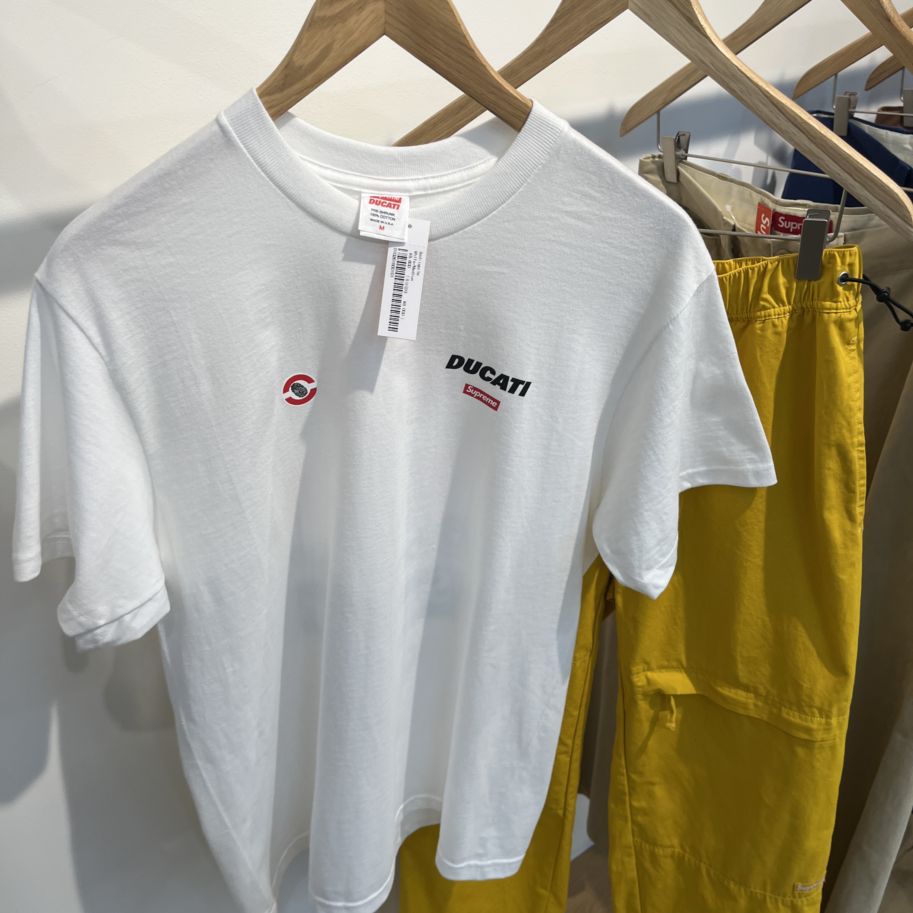 Supreme x Ducati Logos T-Shirt White - 24SS 착용 스타일