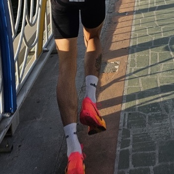 Nike ZoomX Vaporfly Next% 3 Hyper Pink 착용 스타일 - 2