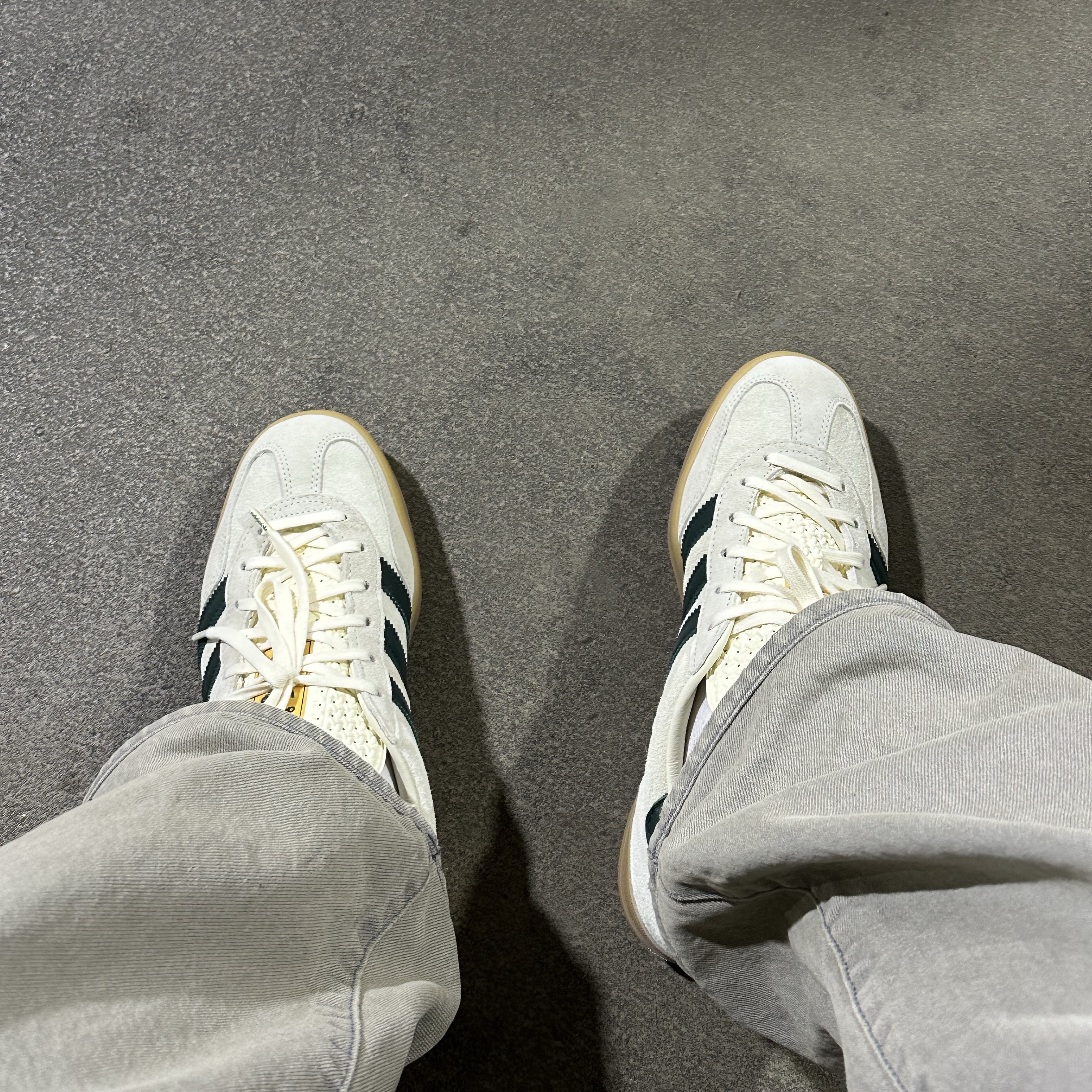 Adidas Gazelle Indoor Cream White Collegiate Green 착용 스타일