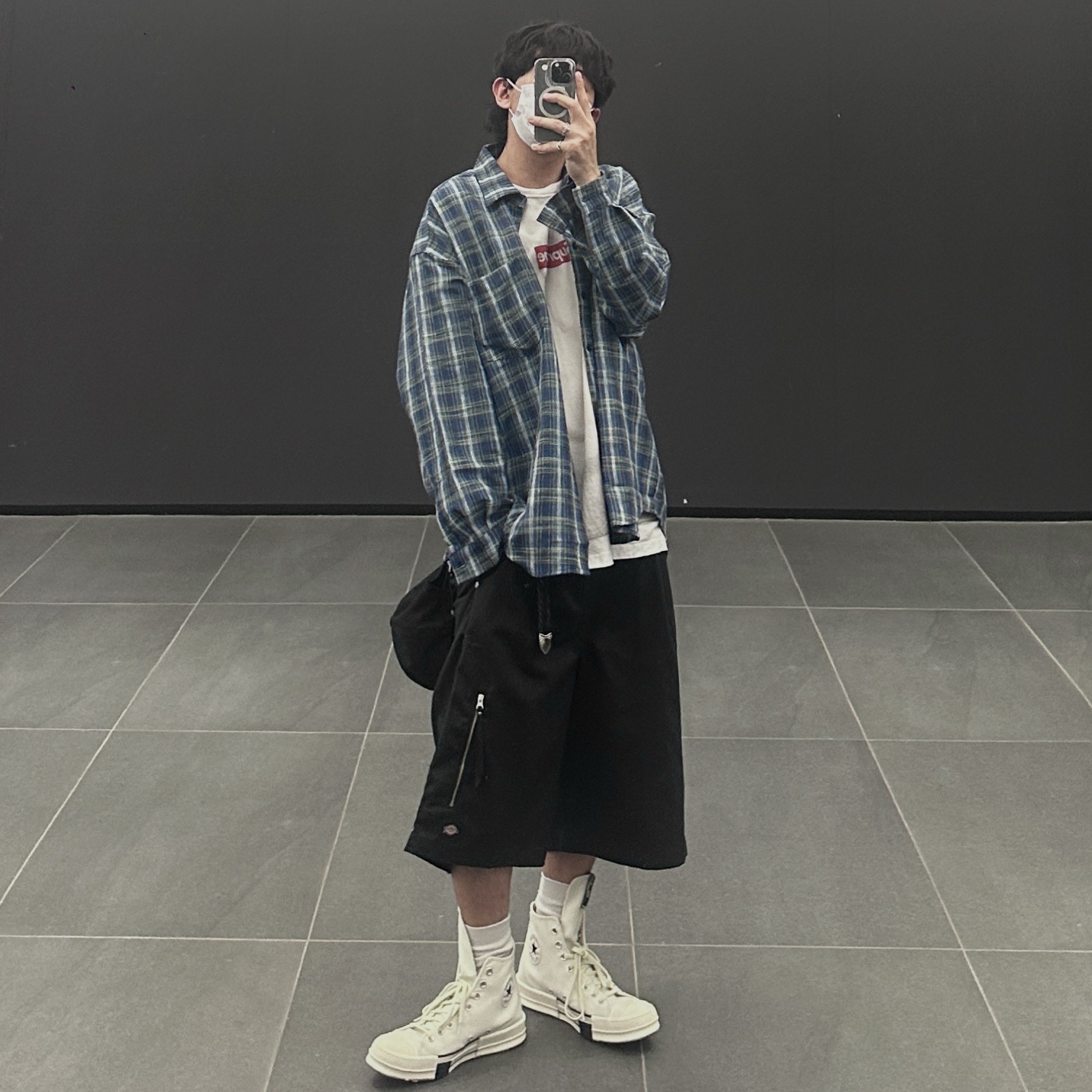 Supreme x MM6 Maison Margiela Box Logo T-Shirt White - 24SS, Converse x Drkshdw Drkstr Chuck 70 High Lily White 착용 스타일 - 2
