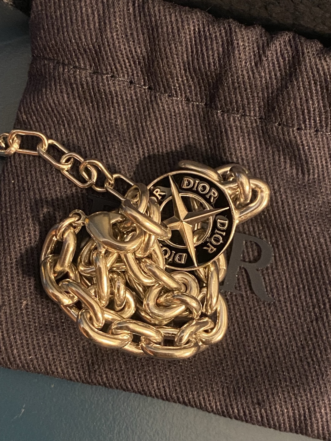 Dior x Stone Island Bracelet Brass and Black Resin Silver-Finish, Dior x Stone Island Brooch Brass and Black Resin Silver-Finish 착용 스타일 - 1