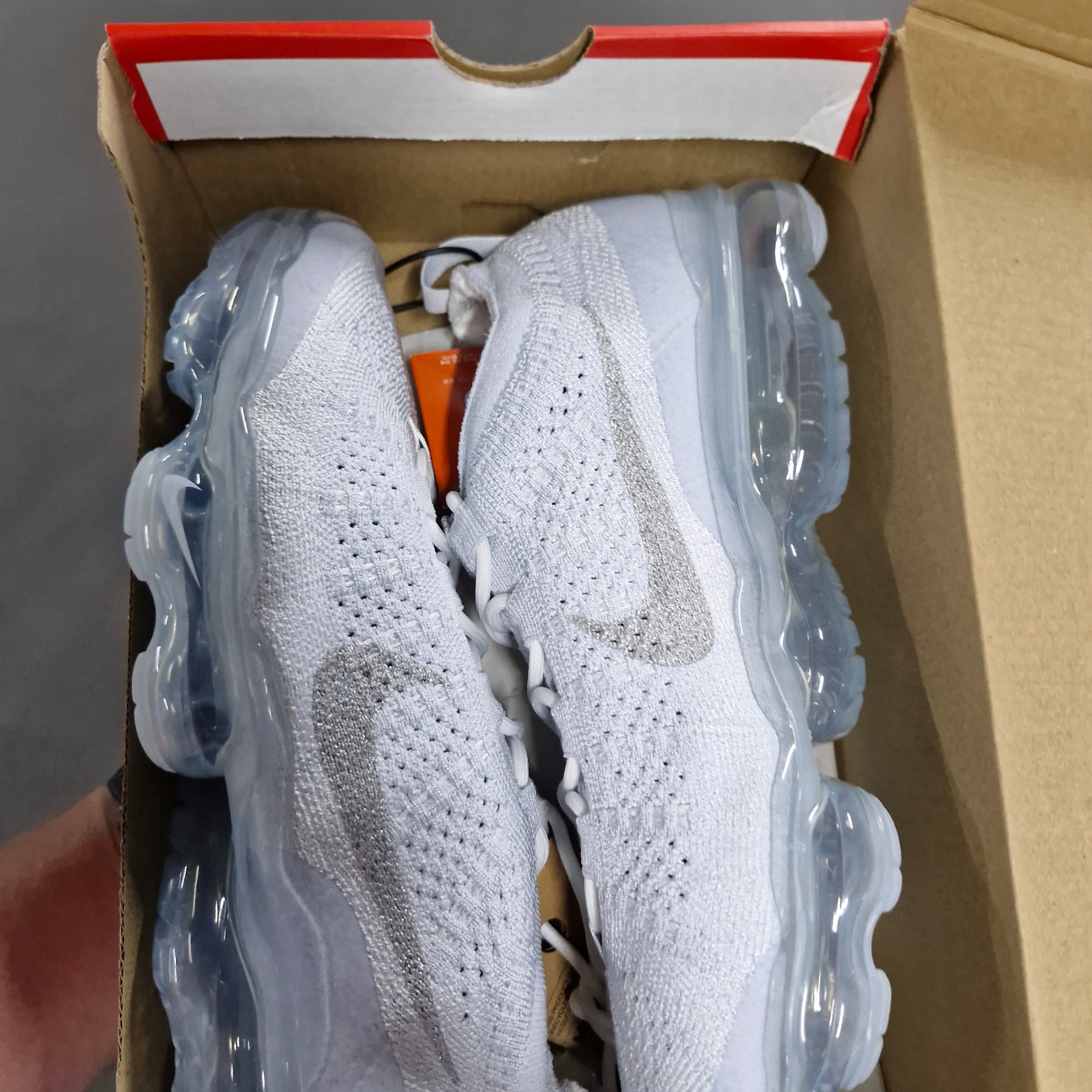 Nike Air VaporMax 2023 Flyknit Pure Platinum 착용 스타일