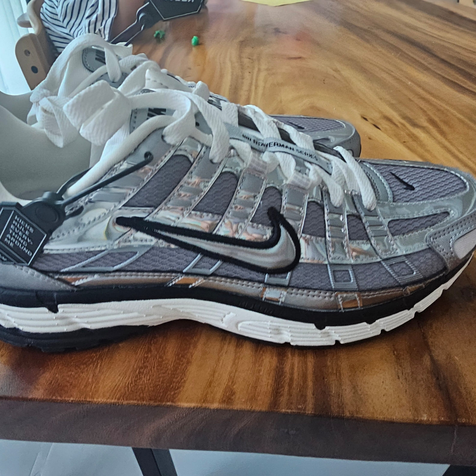 Nike P-6000 Metallic Silver 착용 스타일 - 1