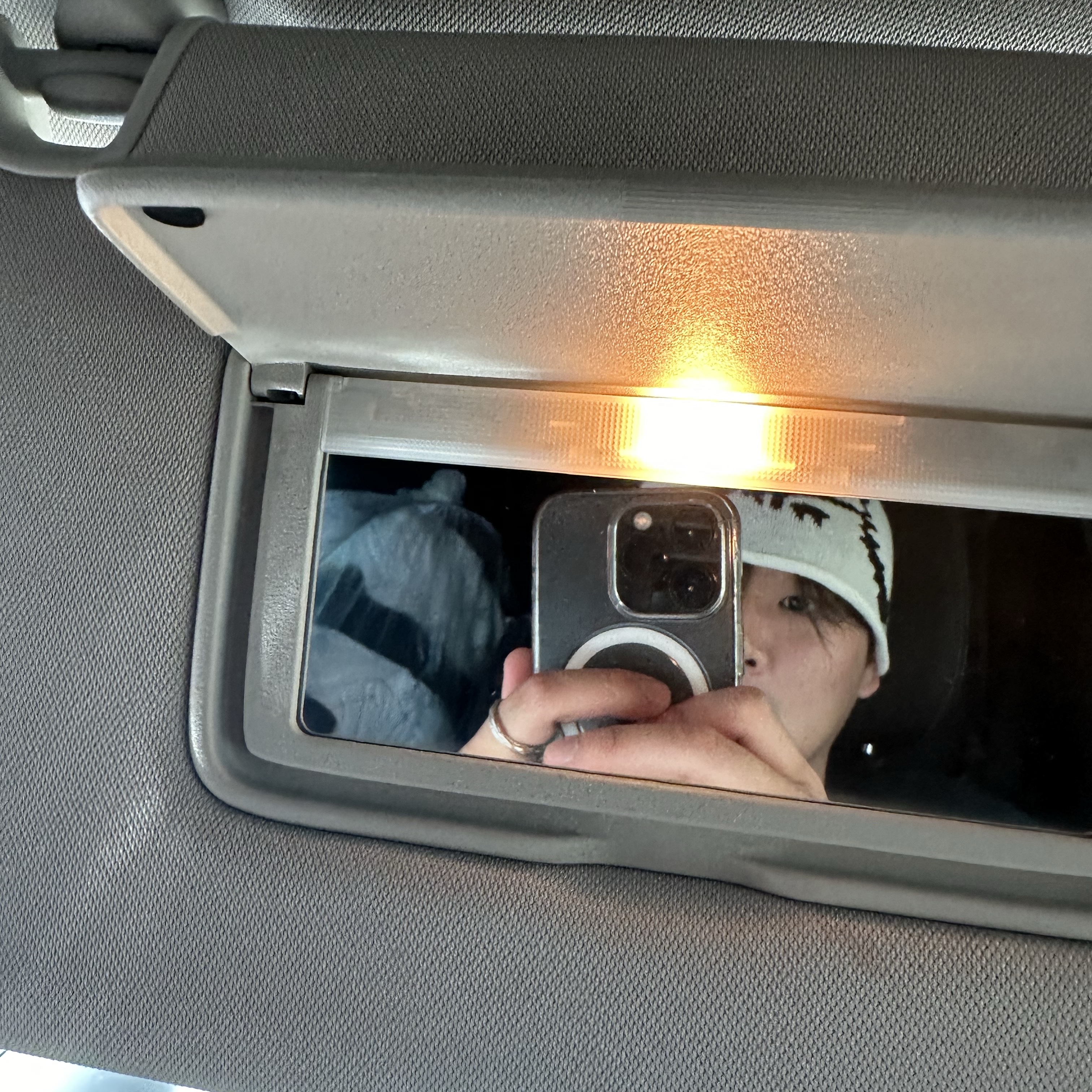 Oakley x Piet Skull Beanie Bone White 착용 스타일