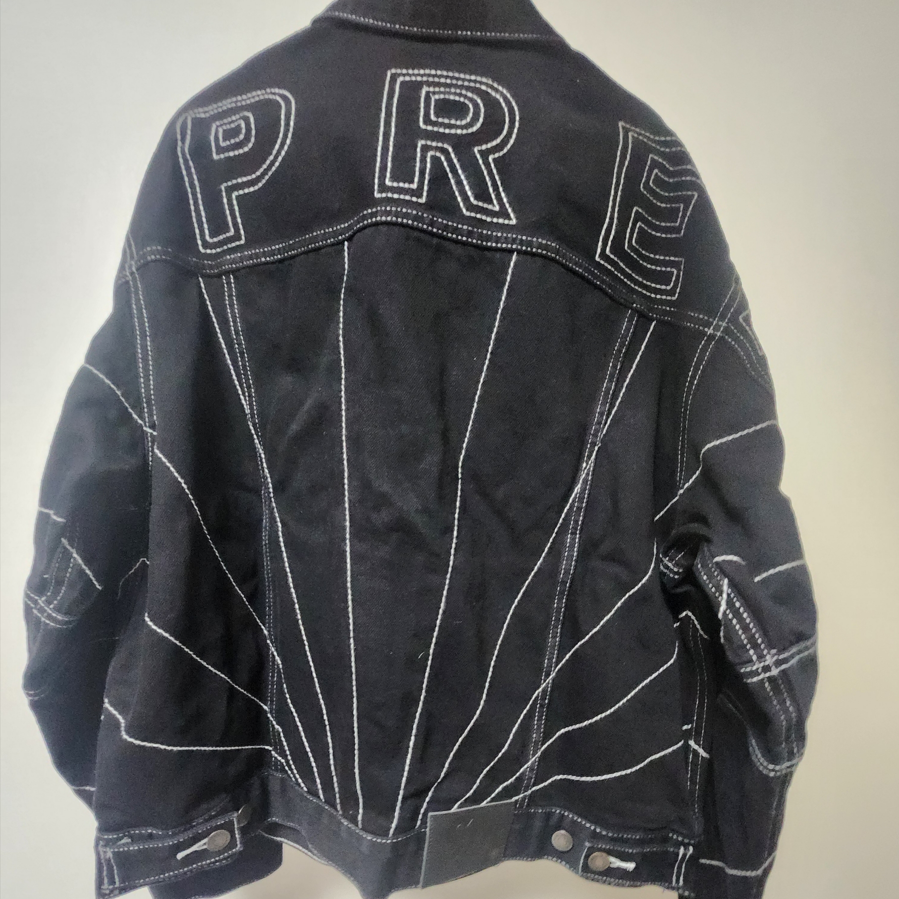 Supreme Radial Embroidered Denim Trucker Jacket Black - 23FW 착용 스타일 - 2