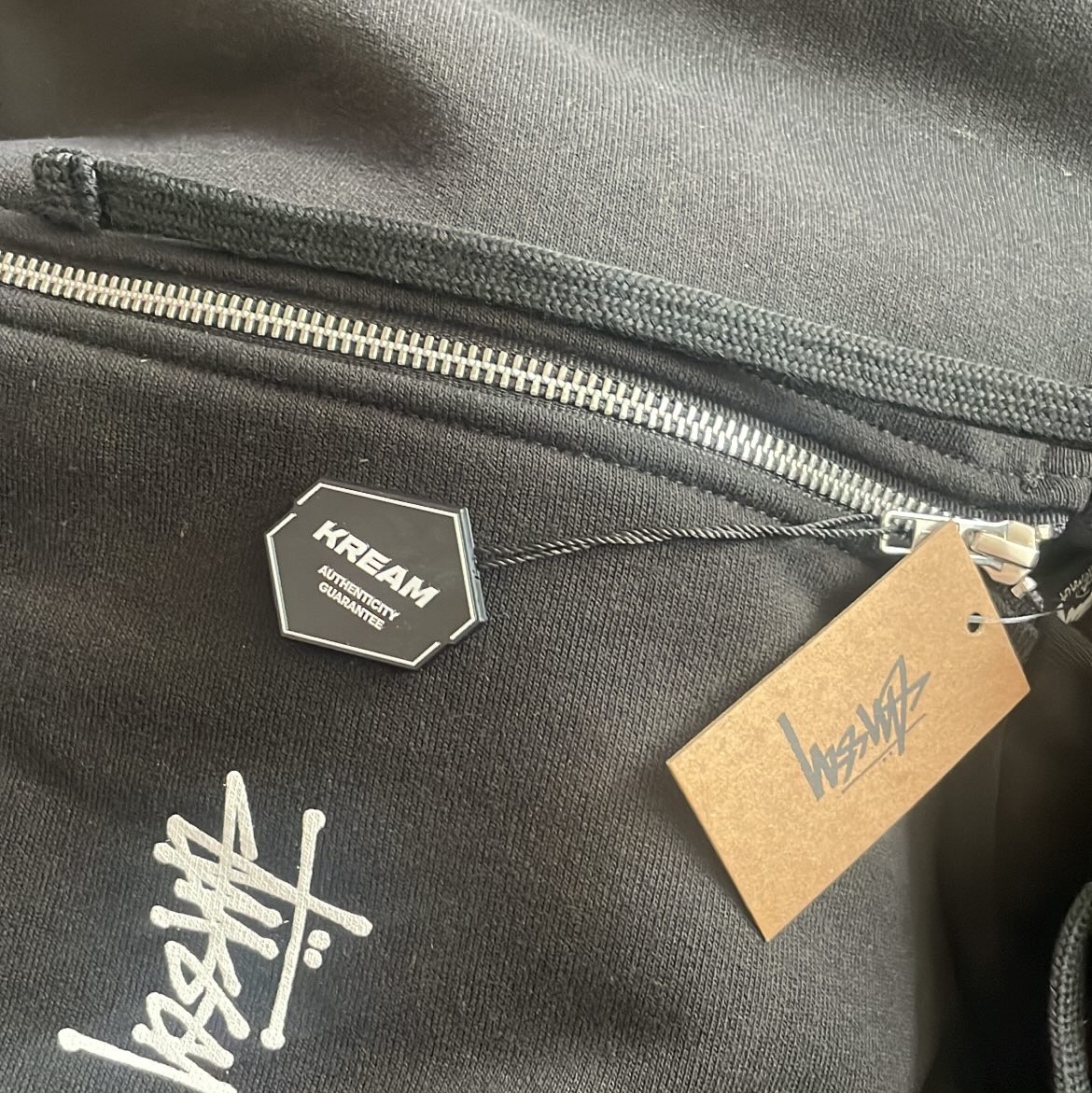 Stussy Basic Zip Hoodie Black 착용 스타일