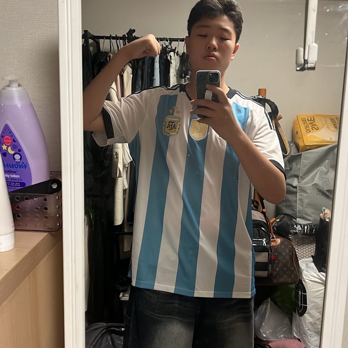 Adidas Argentina Home Jersey 2022 Winners 3-Star White Light Blue - US Sizing (Non Marking Ver.) 착용 스타일 - 2