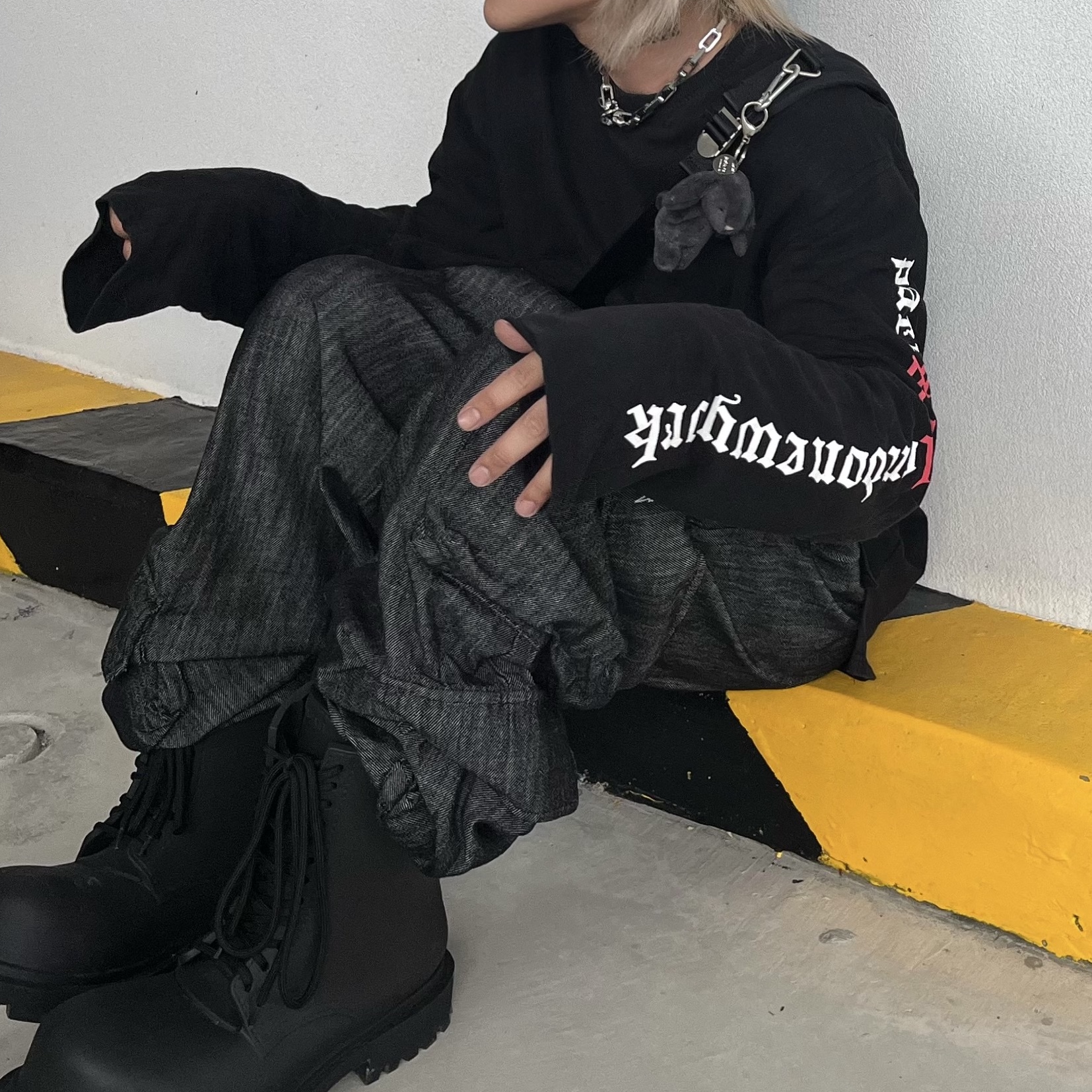 Balenciaga XL Army Boots Full Eva Black 착용 스타일 - 4