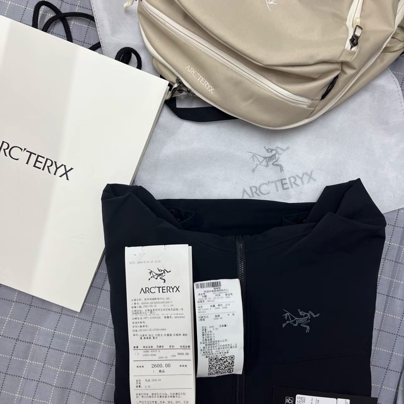 Arc'teryx Mantis 26 Backpack Smoke Bluff 착용 스타일 - 1