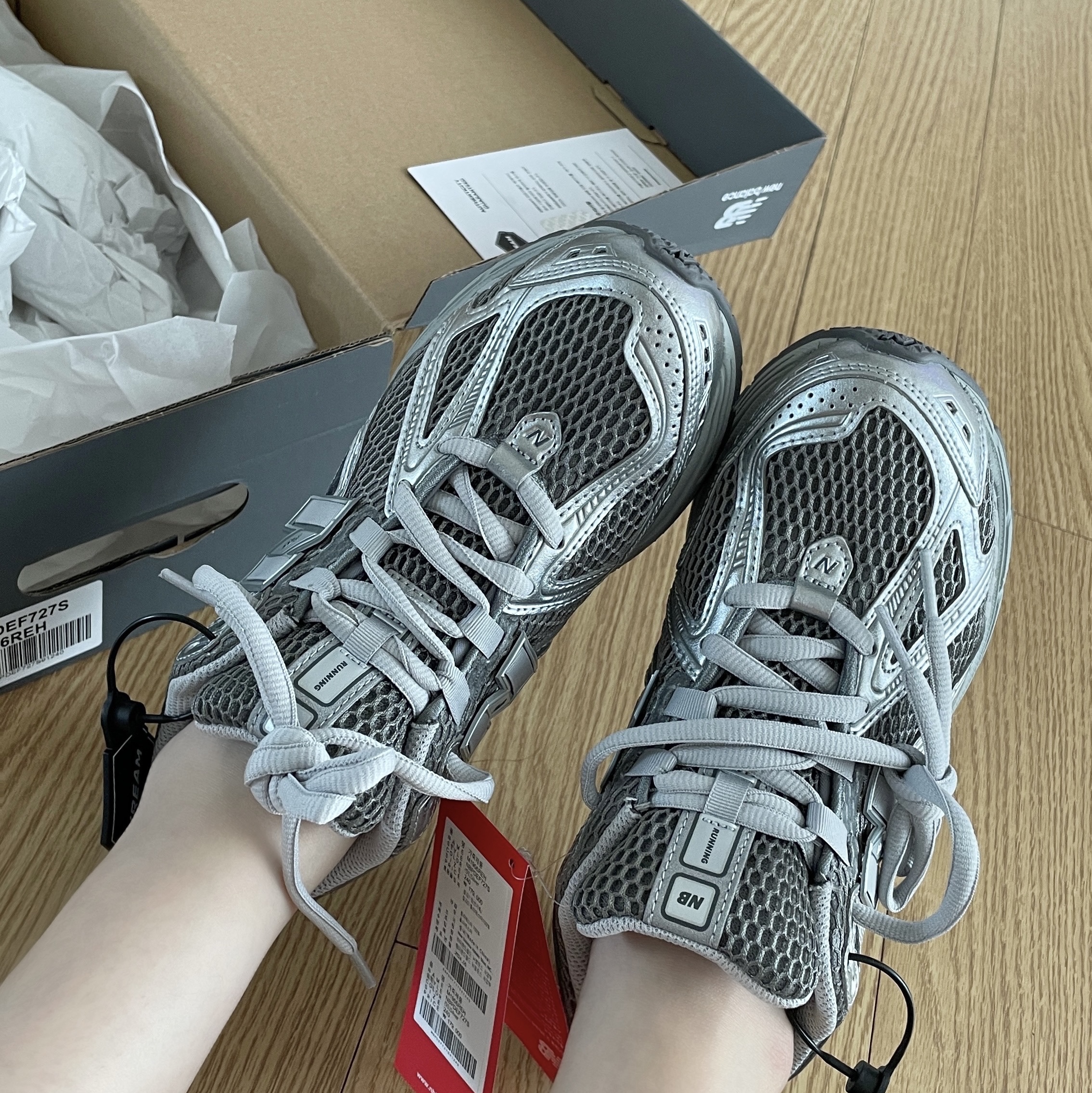 New Balance 1906R Harbor Grey Silver Metalic 착용 스타일