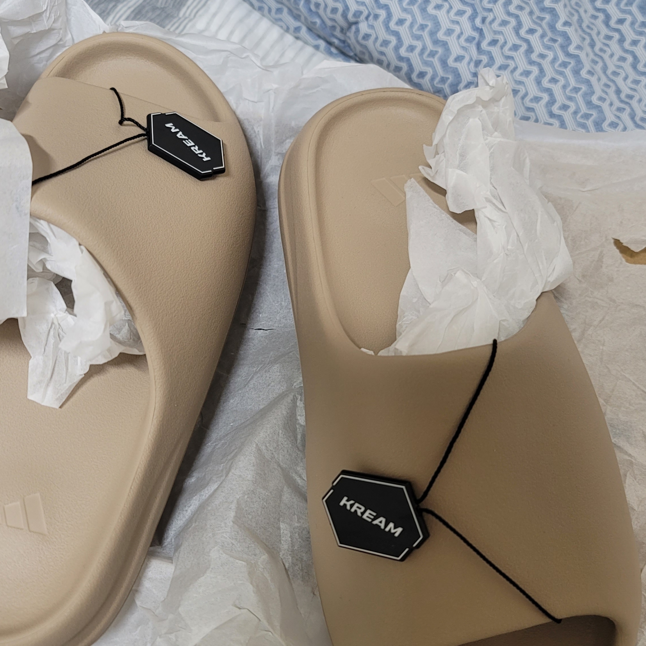Adidas Yeezy Slide Pure 착용 스타일