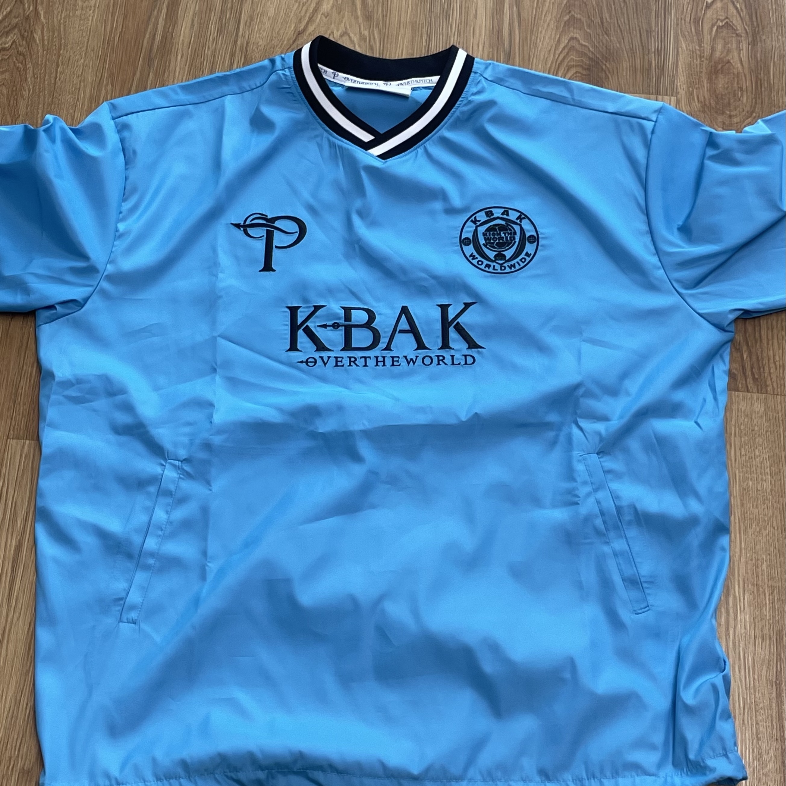[예약 배송] Over The Pitch x KBAK Woven Sweat Top Blue 착용 스타일 - 1