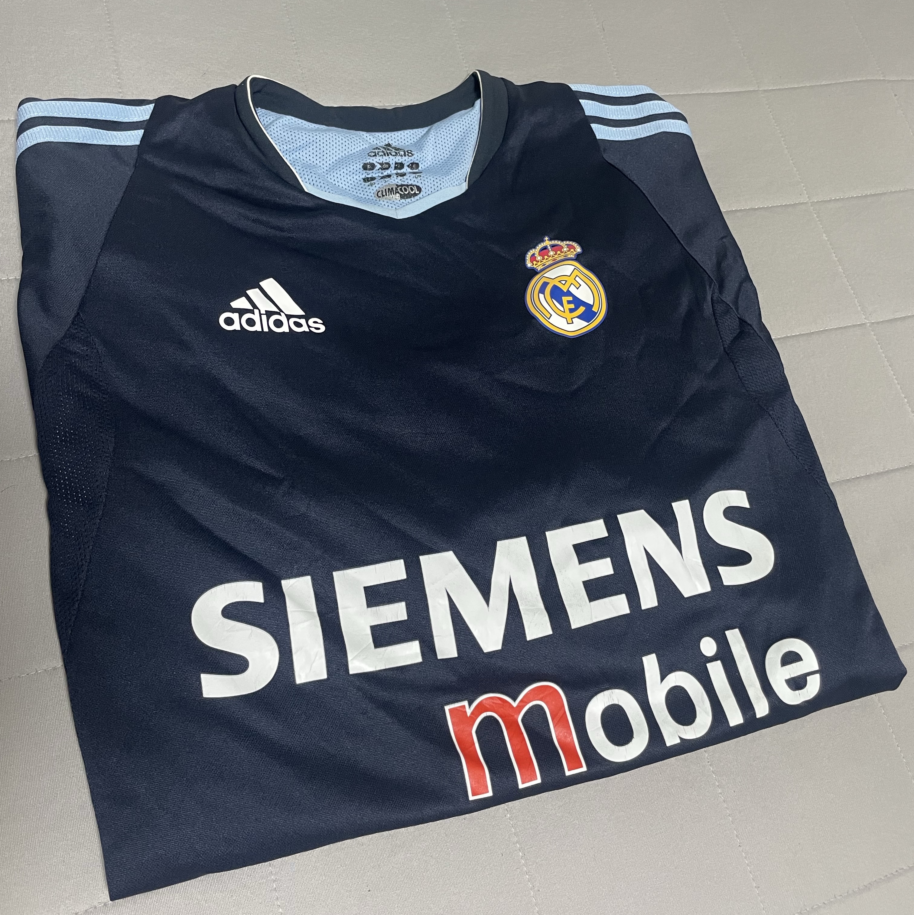 Adidas Real Madrid 2024/25 Home Authentic Long Sleeve Jersey White - KR Sizing (Non Marking Ver.), Adidas Real Madrid 2024/25 Away Jersey Crew Orange - US Sizing (Non Marking Ver.) 착용 스타일 - 6