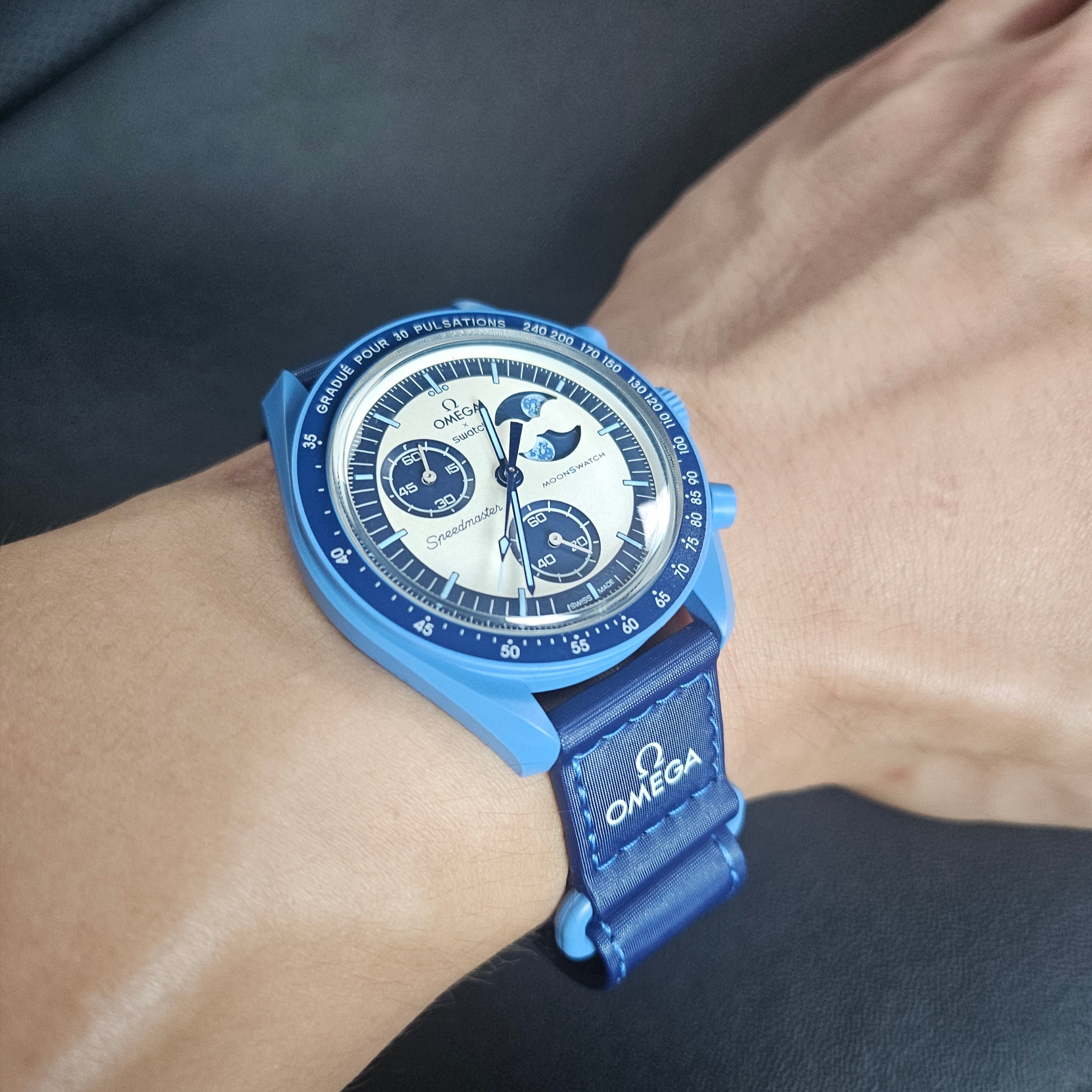 Swatch x Omega Bioceramic MoonSwatch Mission To The Super Blue Moonphase 착용 스타일