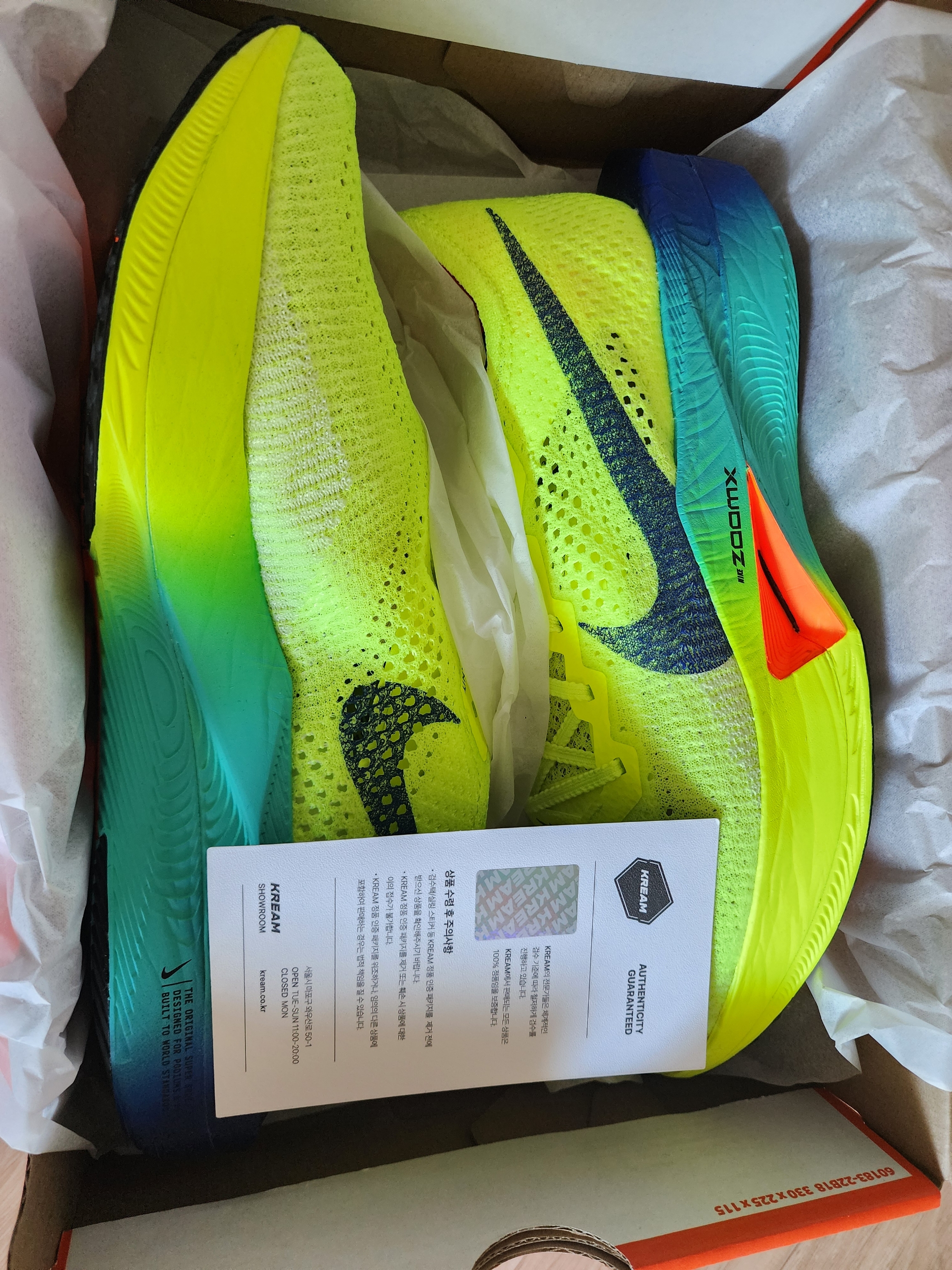 Nike ZoomX Vaporfly Next% 3 Volt Scream Green 착용 스타일