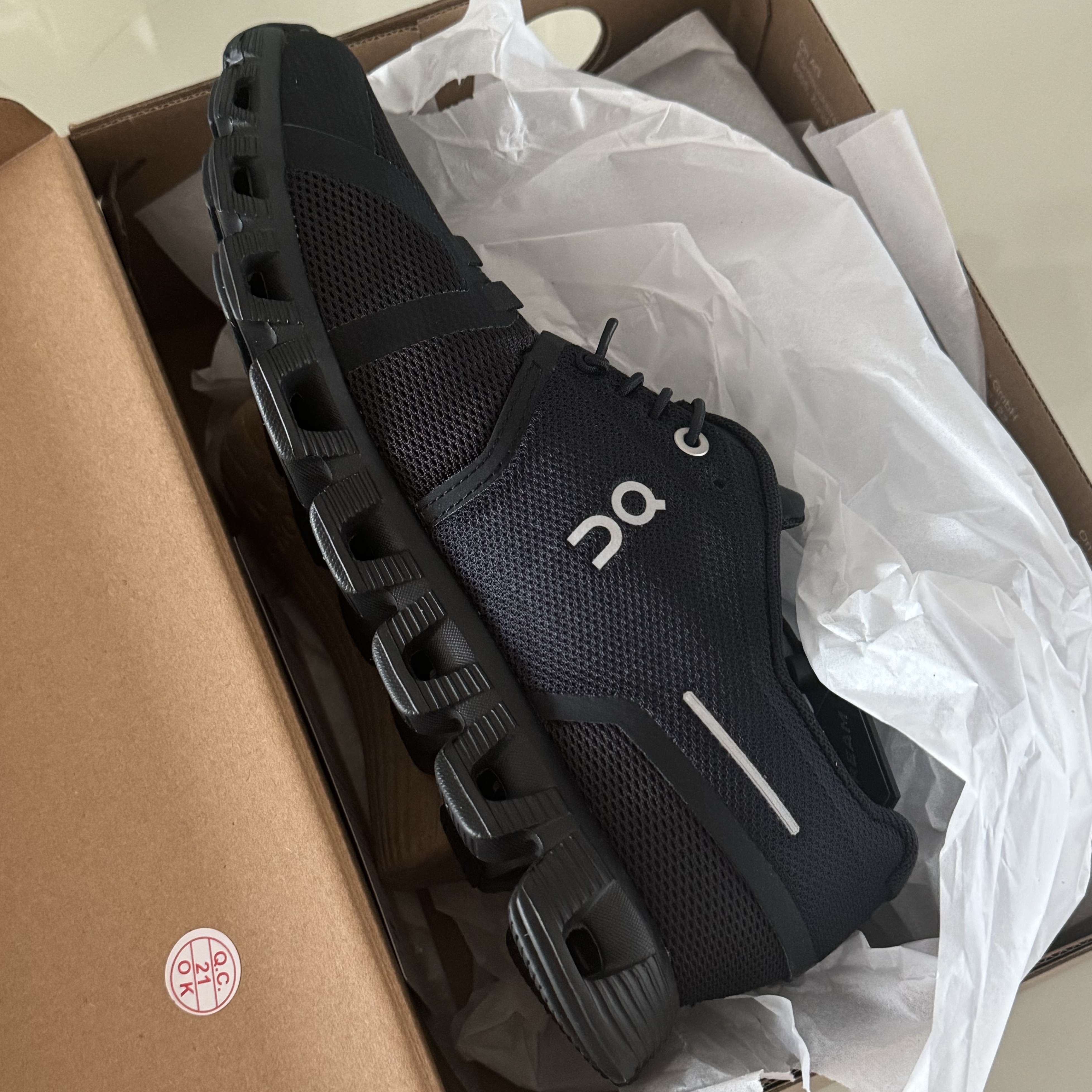 On Running Cloud 5 All Black 착용 스타일