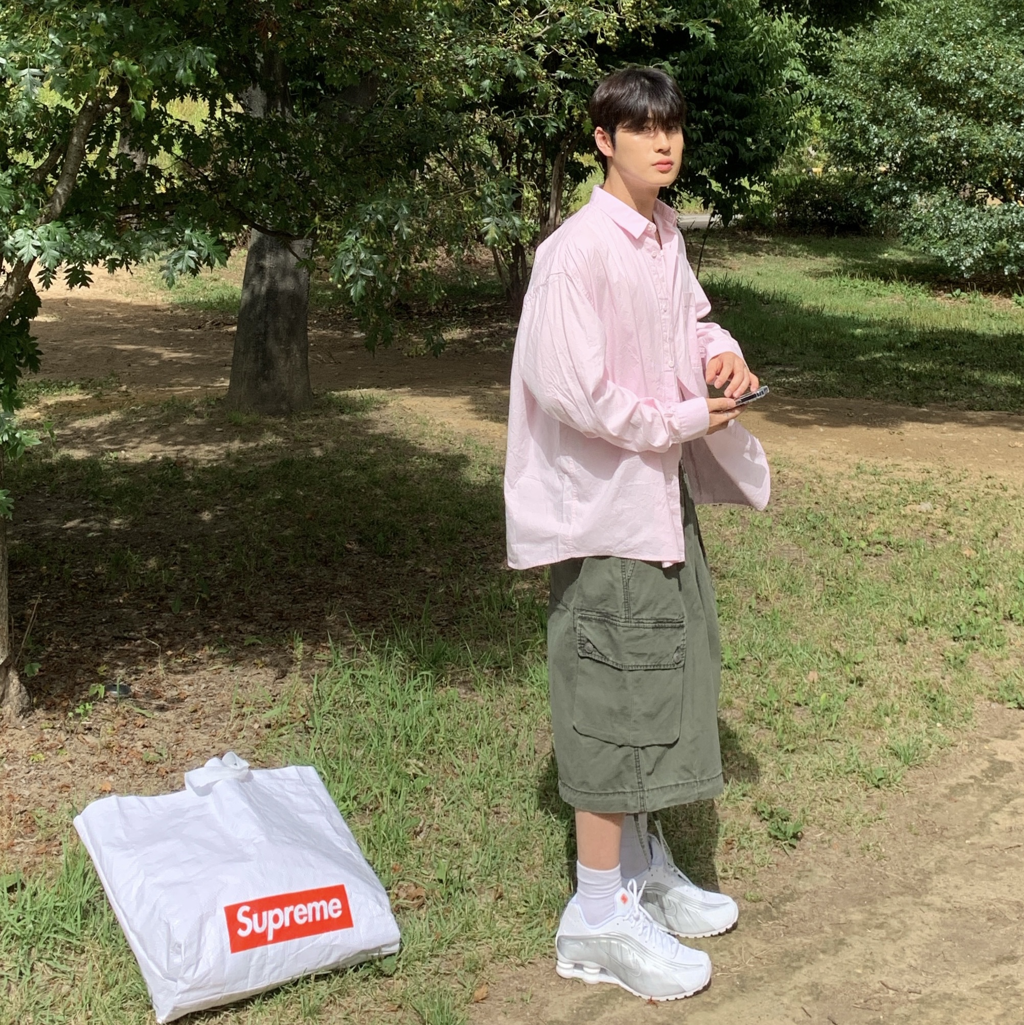(W) Nike Shox R4 White Metallic Silver 착용 스타일 - 1