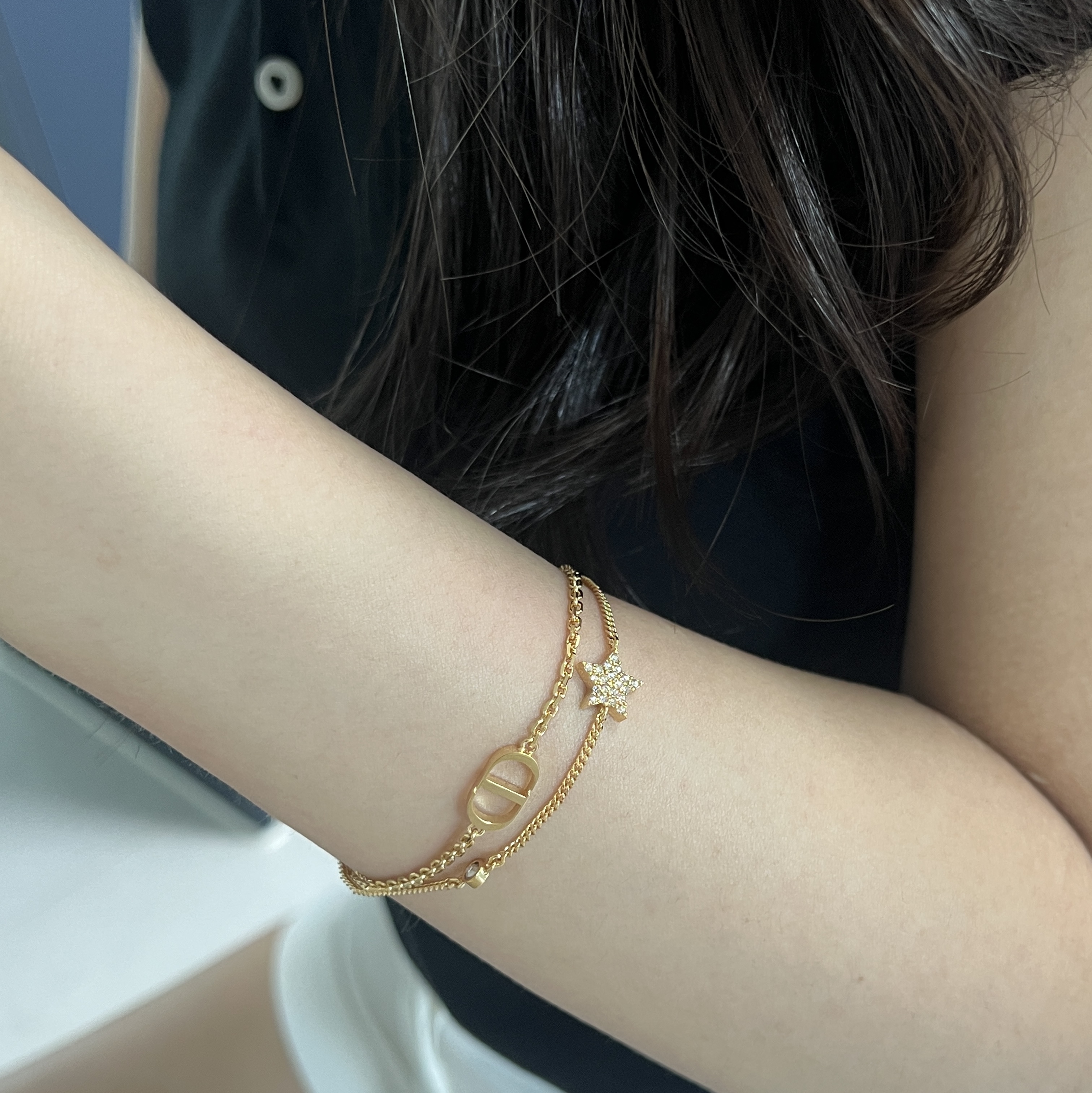(W) Dior Petit CD Double Bracelet Gold Finish Metal White Crystals 착용 스타일
