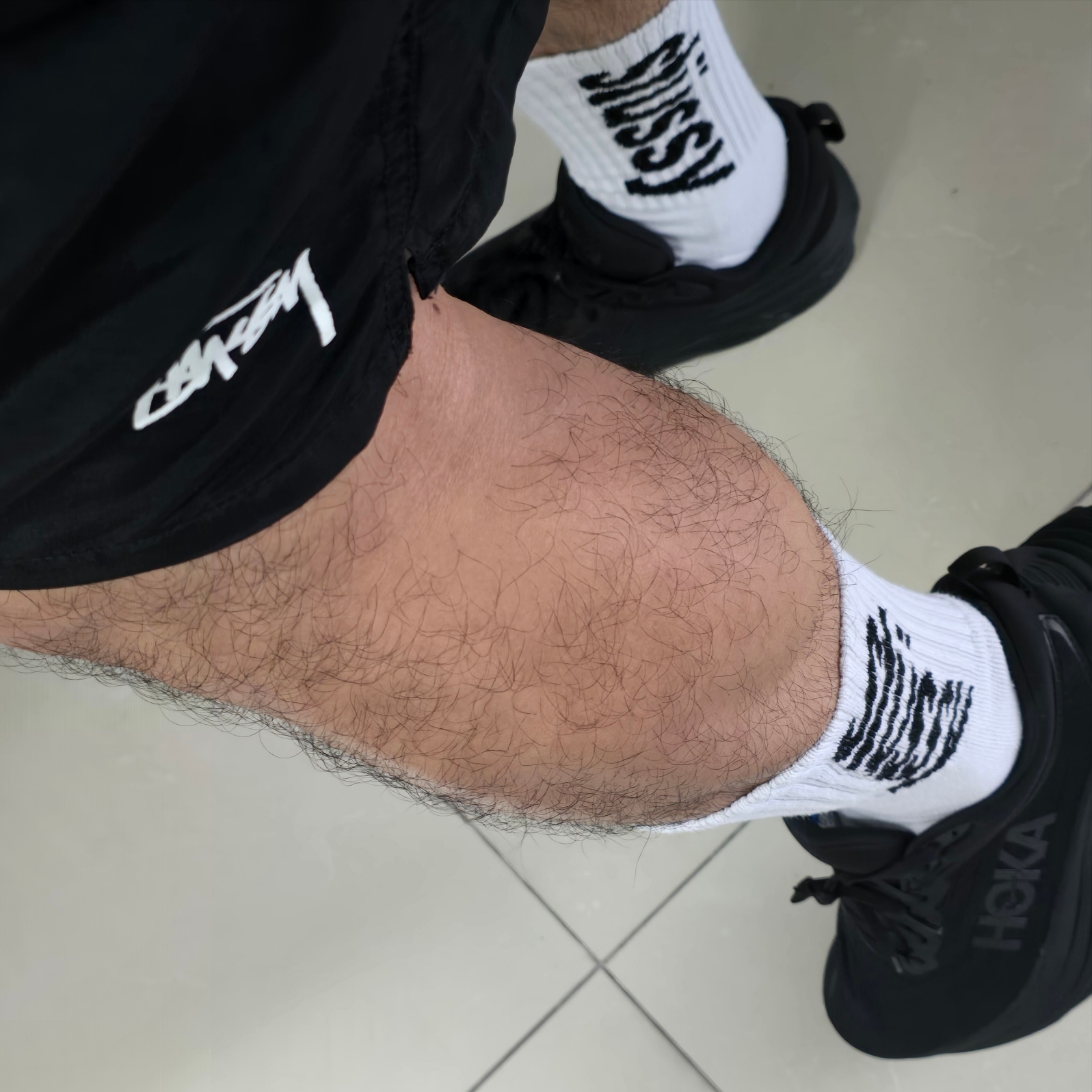 Hoka Bondi 8 Black - Wide 착용 스타일 - 1