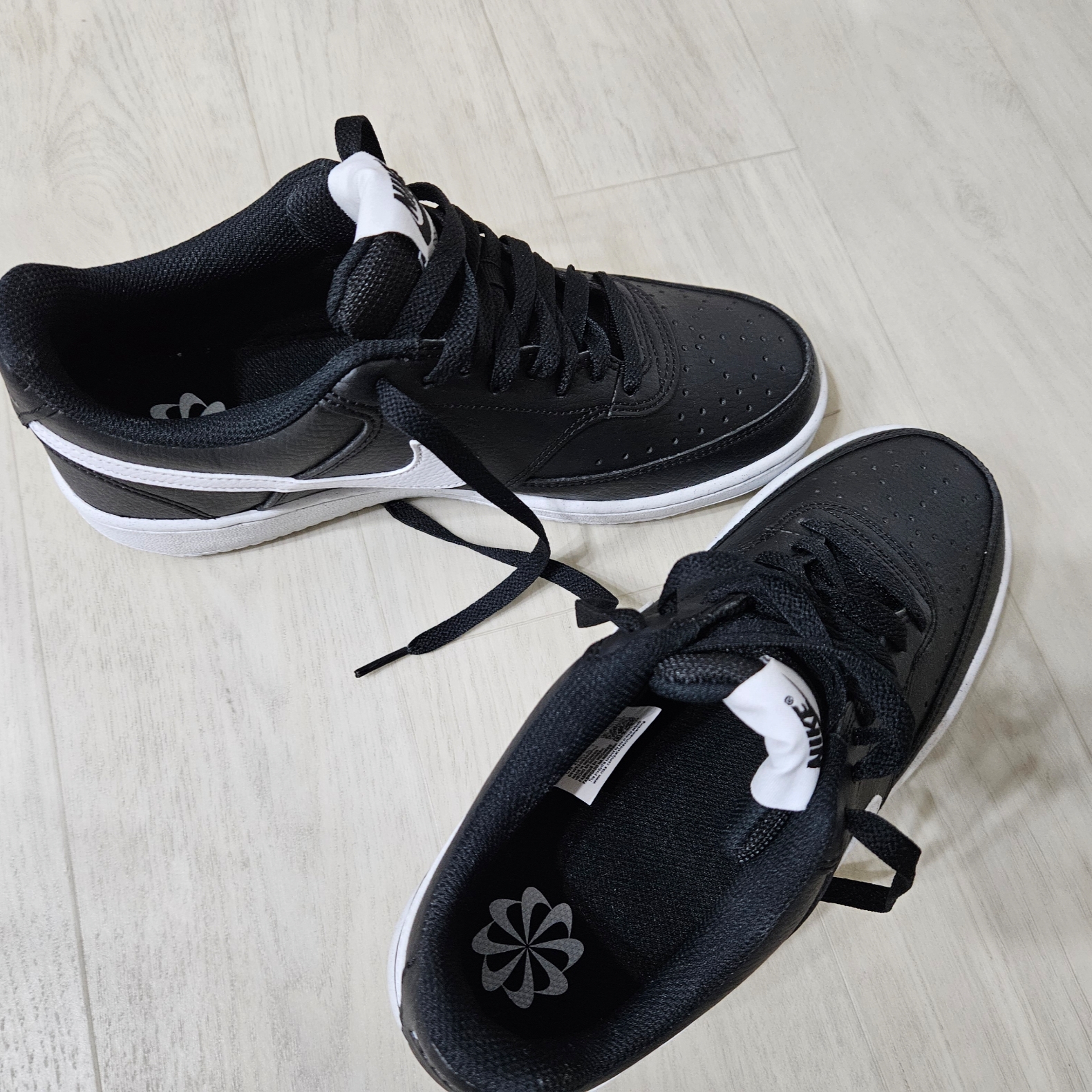 Nike Court Vision Low Next Nature Black White 착용 스타일