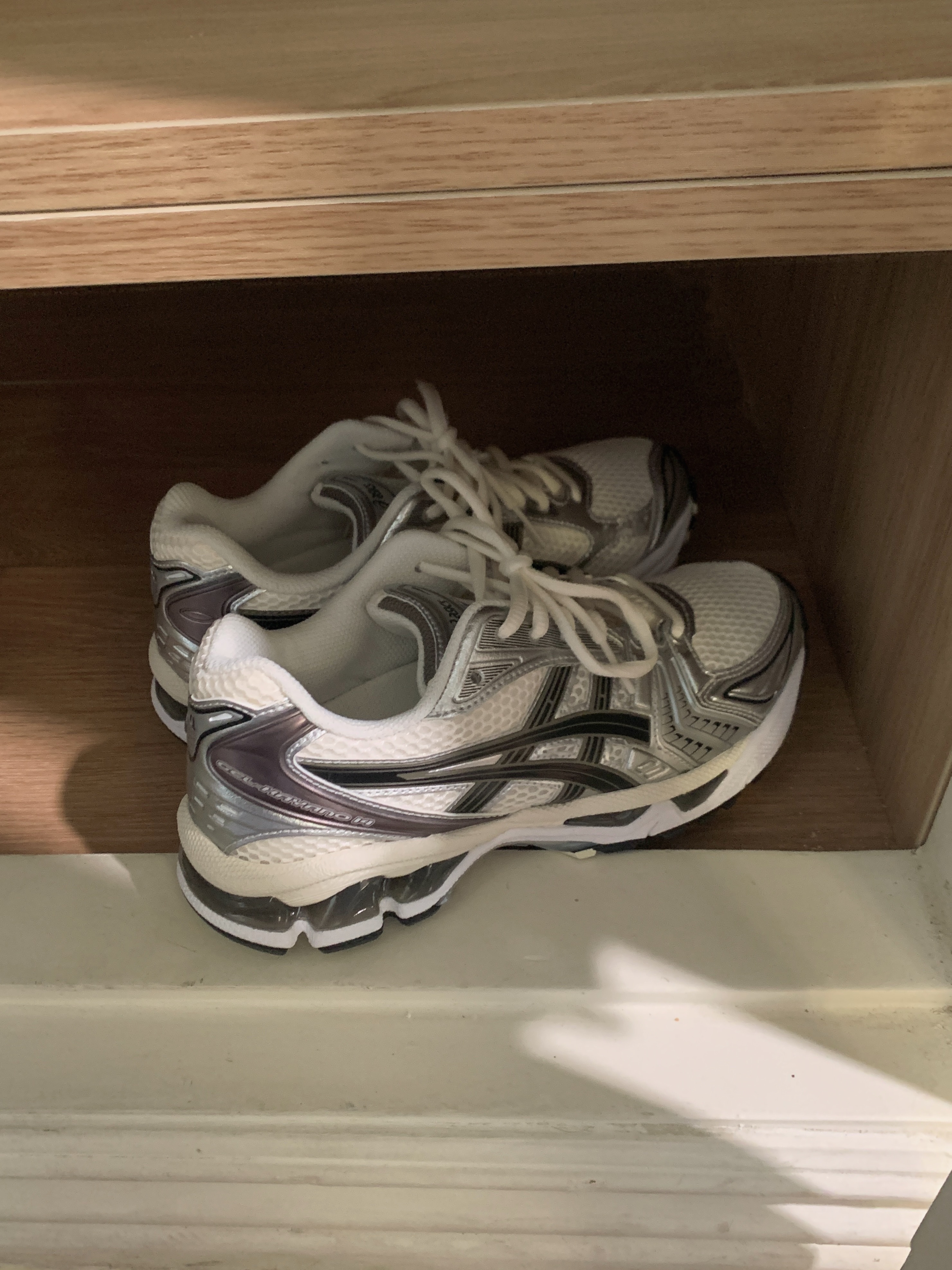 Asics Gel-Kayano 14 Cream Black 착용 스타일 - 4