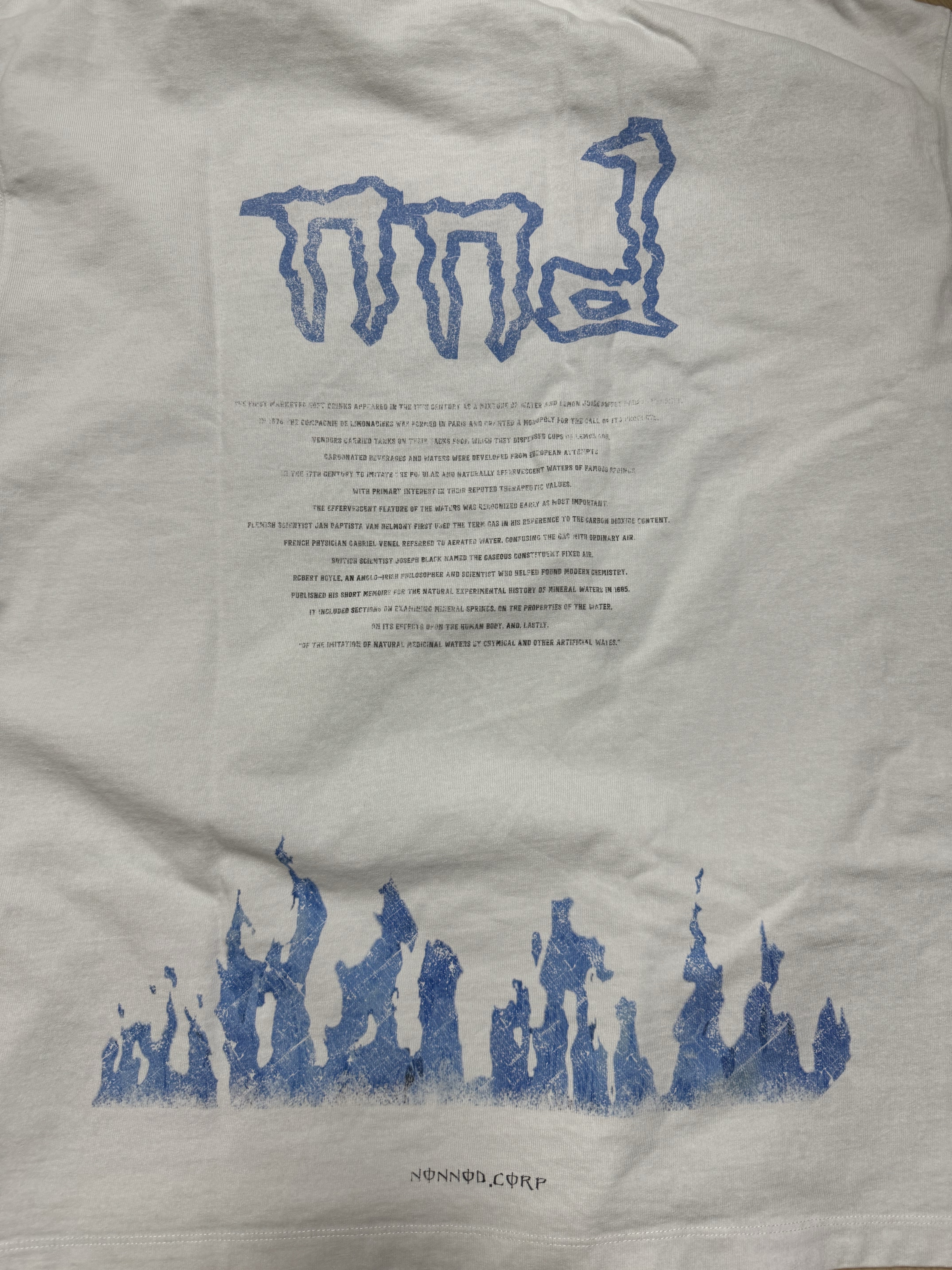 Nonnod Soft Drink T-Shirt Dirty White 착용 스타일 - 2