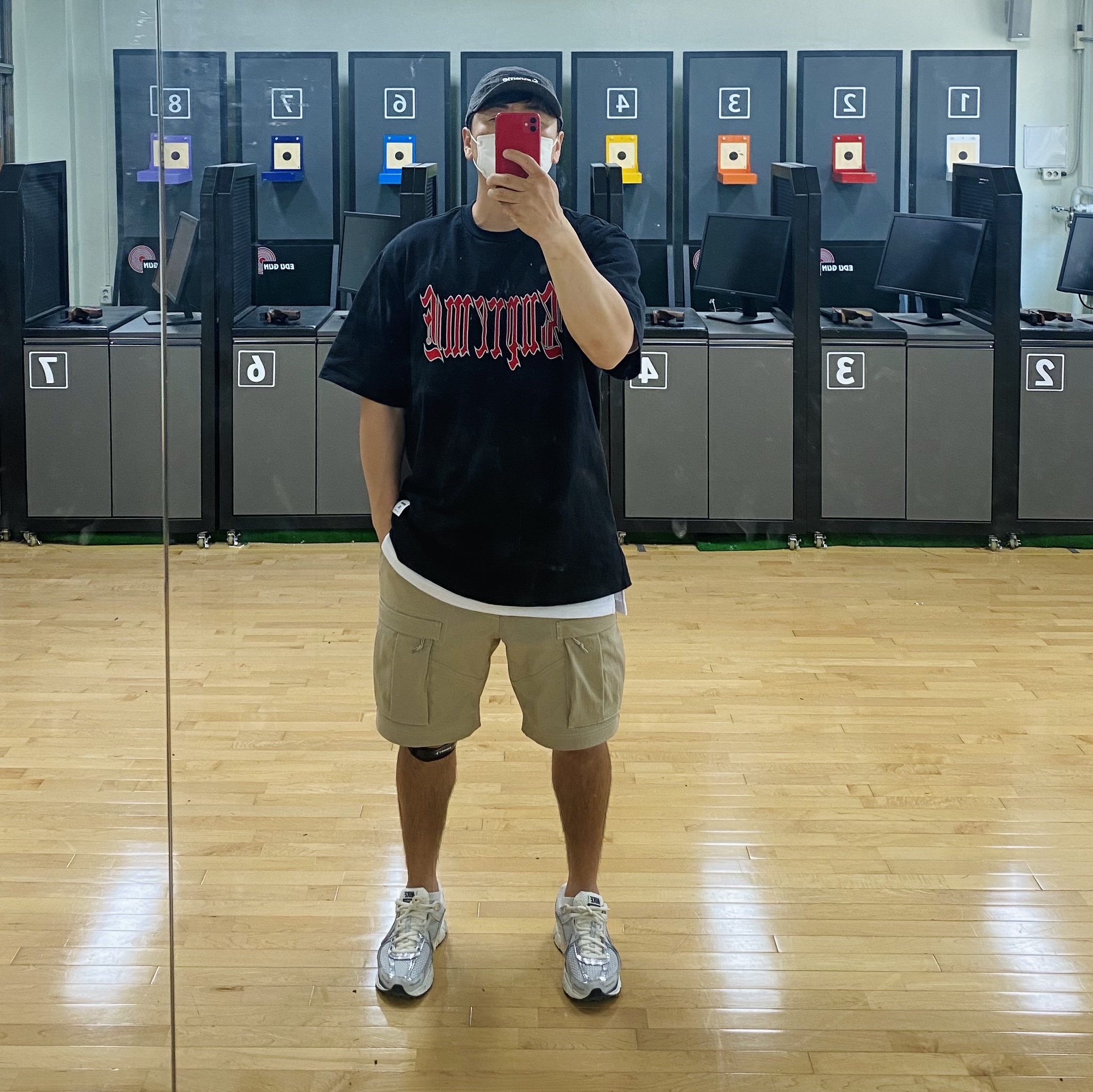 Supreme Washed Seersucker Camp Cap Black - 22SS, Supreme Old English S/S Top Black - 24SS 착용 스타일