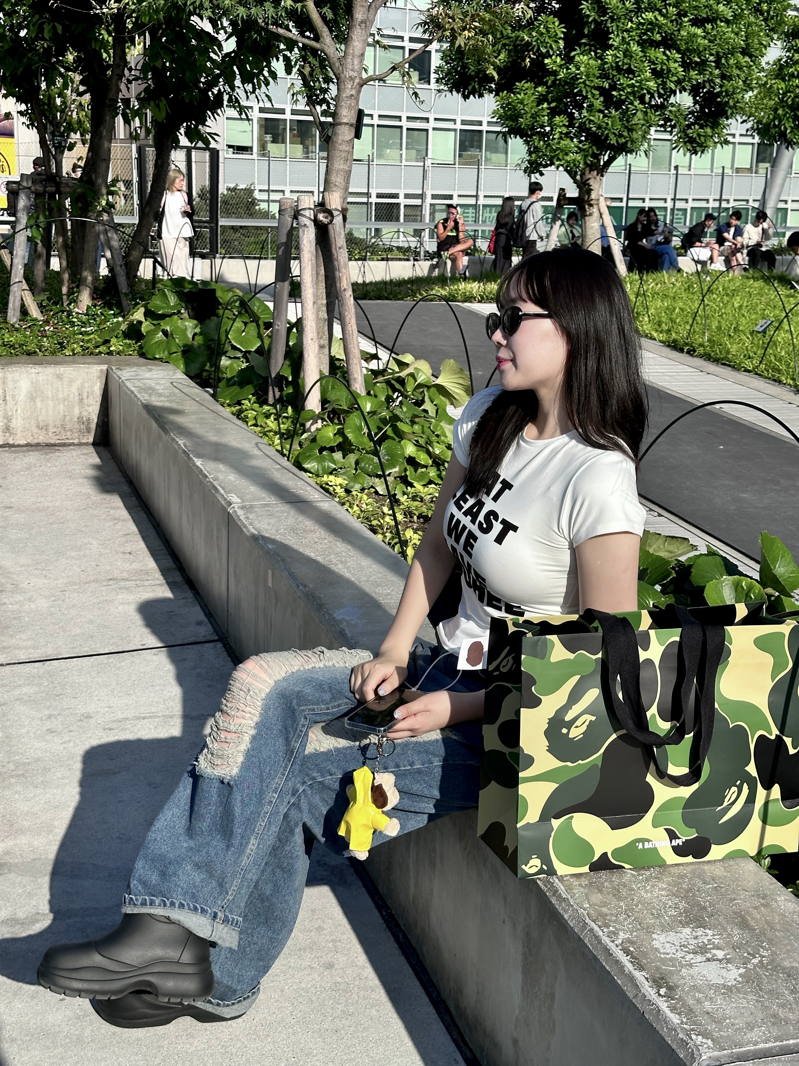 (W) Youhee Lettering T-Shirt White, (W) Rockfishweatherwear Hayden Boots Black 착용 스타일 - 7