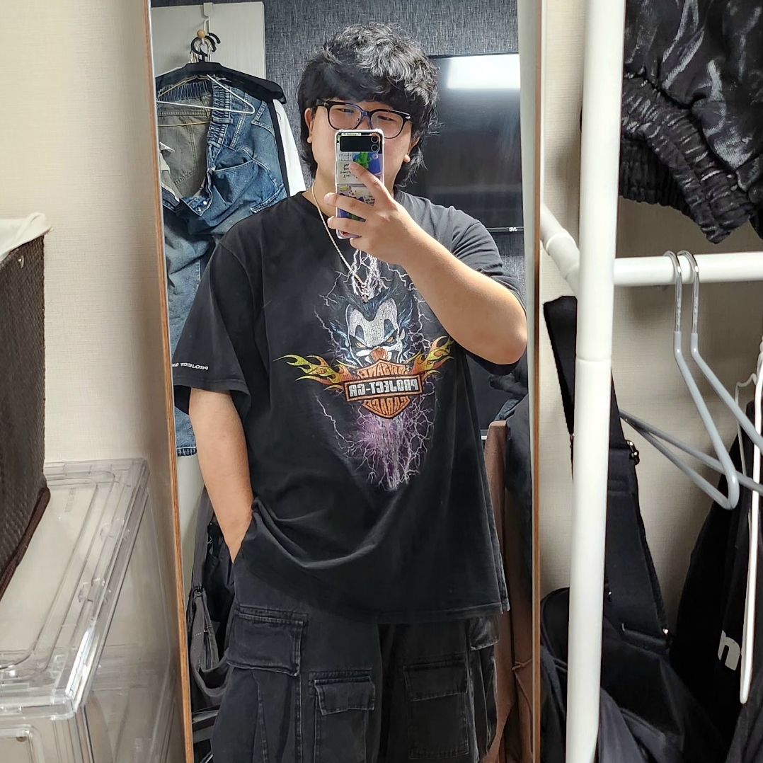 Balenciaga 3XL Sneakers Grey White Red, Project G/R x Insane Garage Clown Distressed T-Shirt Black 착용 스타일 - 2