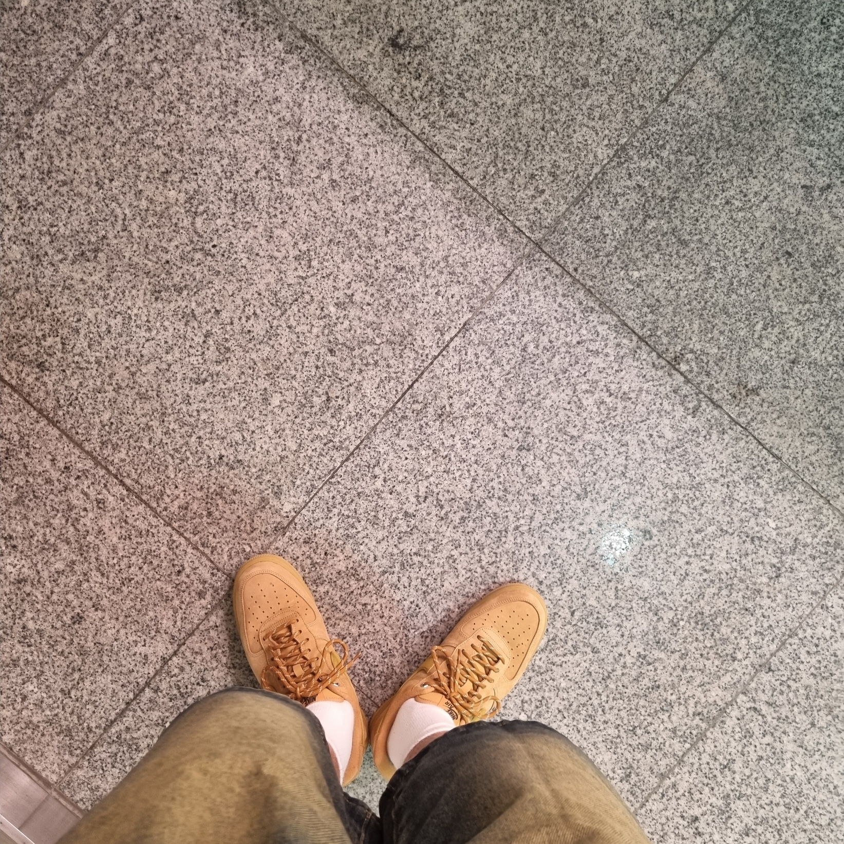 Nike Air Force 1 '07 WB Flax 착용 스타일