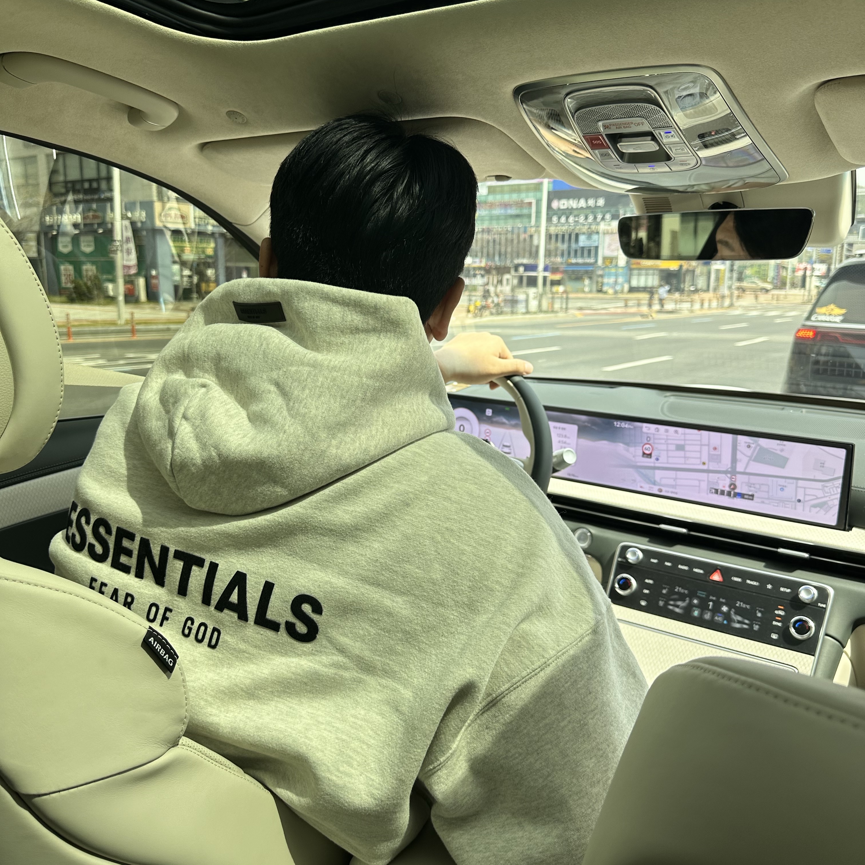 Essentials The Core Collection Hoodie Light Oatmeal, Essentials The Core Collection Relaxed Sweatpants Light Oatmeal 착용 스타일