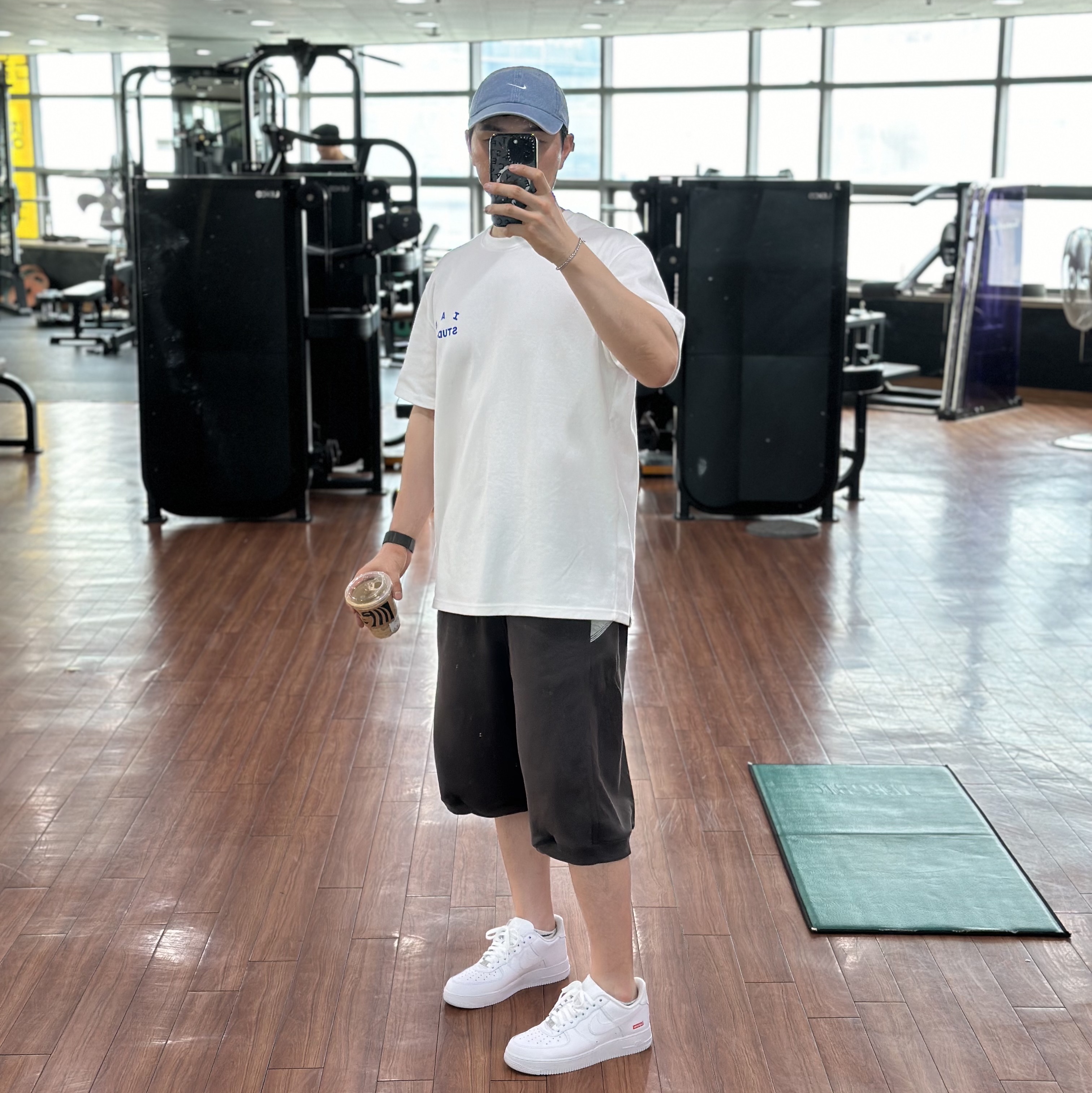 Nike x Supreme Air Force 1 Low White, Nike Club Unstructured Denim Cap Aegean Storm Thunder Blue 착용 스타일 - 2