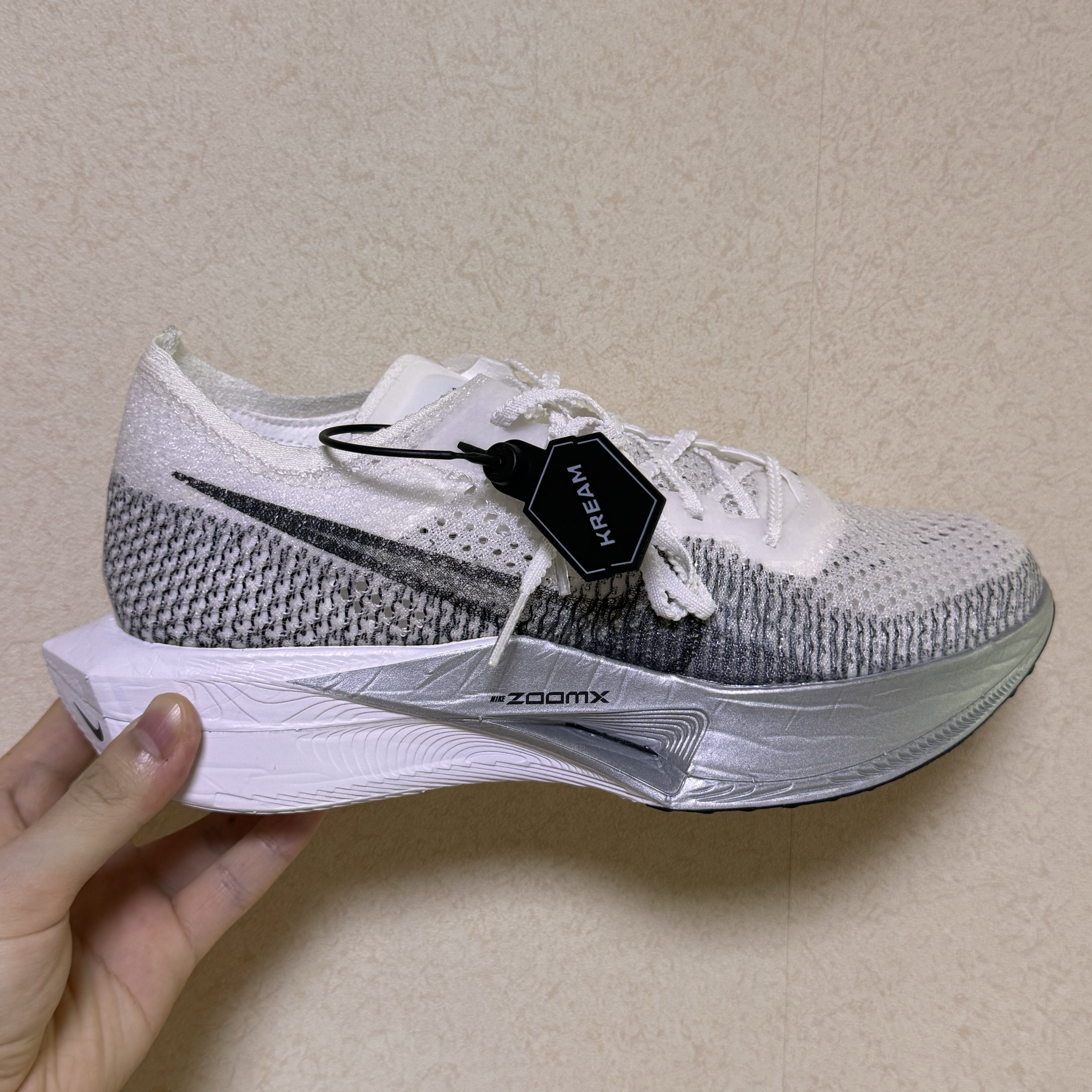 Nike ZoomX Vaporfly Next% 3 White Grey 착용 스타일 - 1