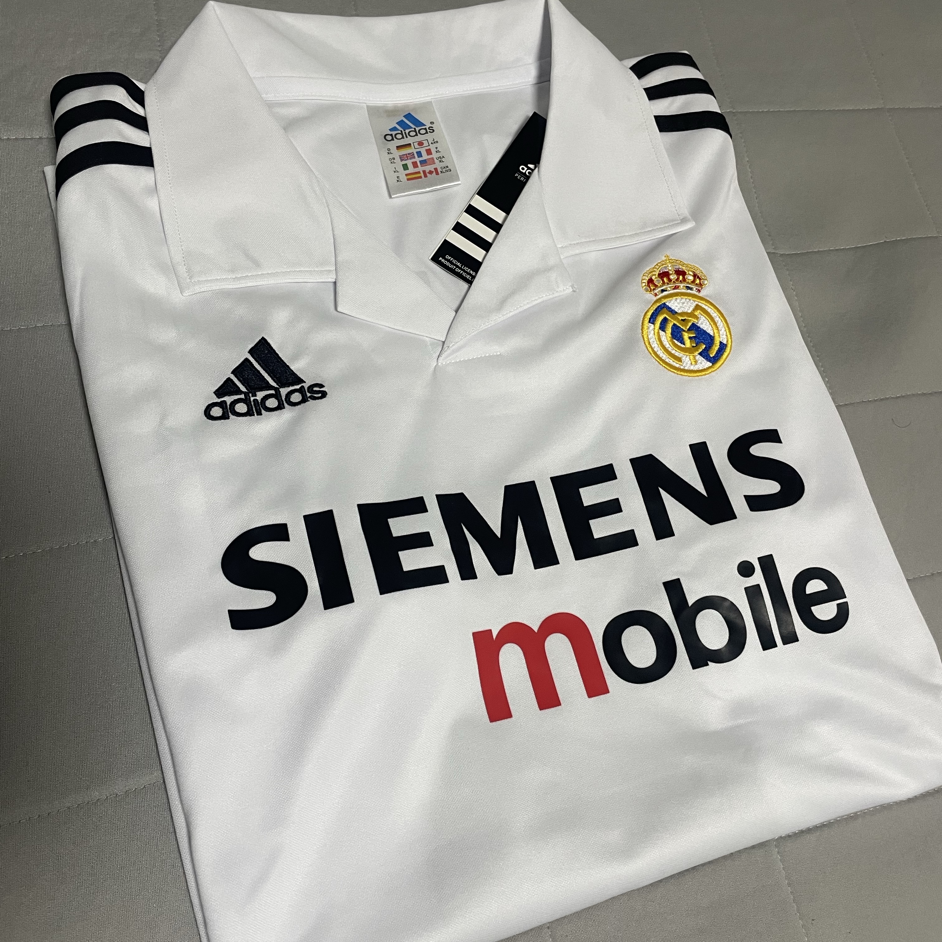 Adidas Real Madrid 2024/25 Home Authentic Long Sleeve Jersey White - KR Sizing (Non Marking Ver.), Adidas Real Madrid 2024/25 Away Jersey Crew Orange - US Sizing (Non Marking Ver.) 착용 스타일 - 4