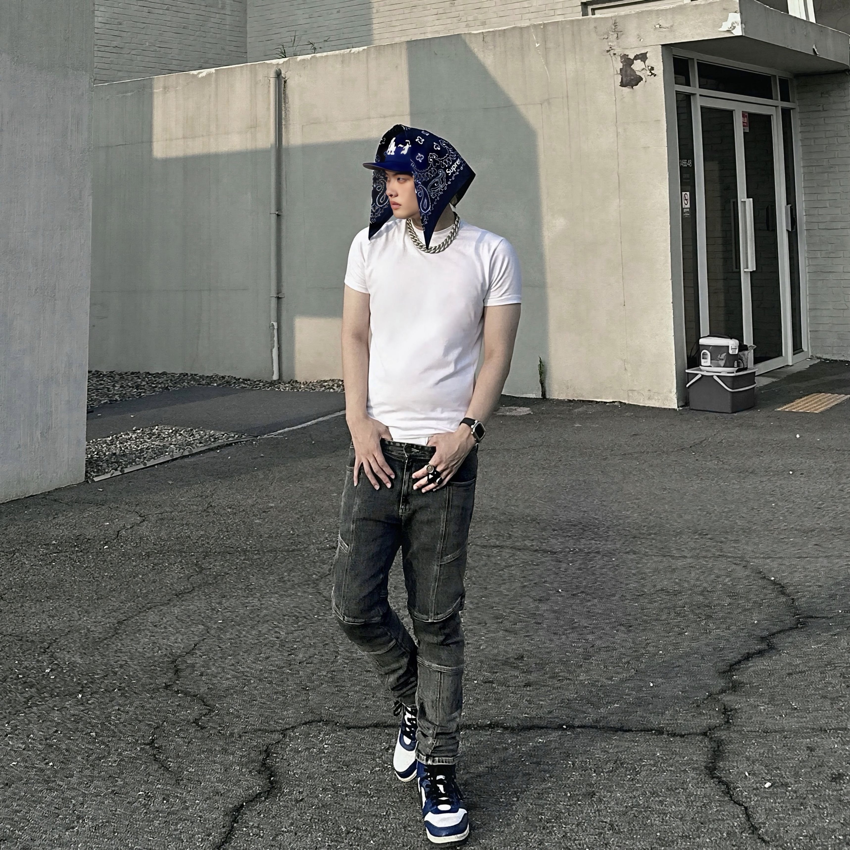Supreme Hav-A-Hank Bandanas Multicolor (Set of 3) - 24SS, Nike x Ambush Dunk High Deep Royal Blue 착용 스타일 - 1