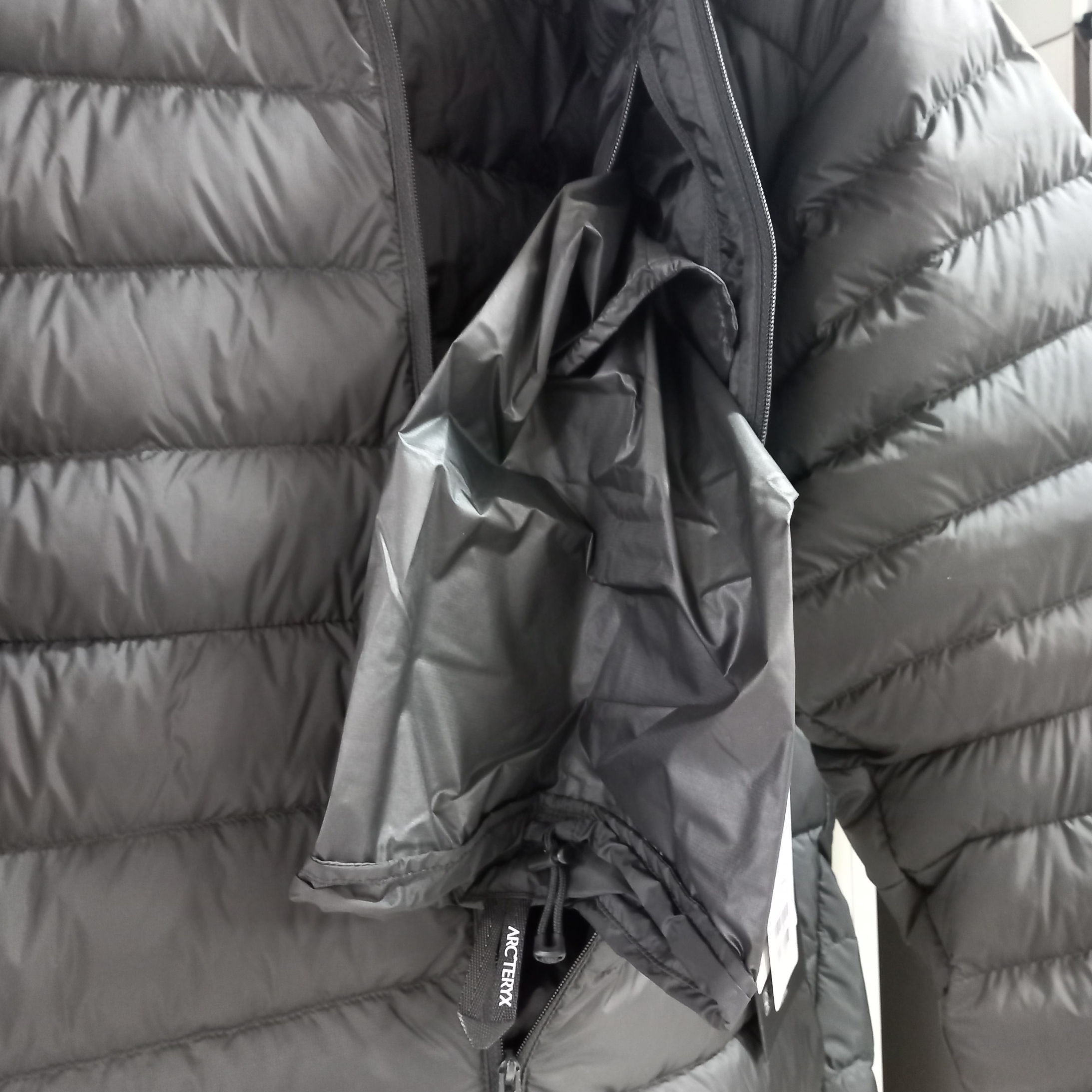 Arc'teryx Cerium Hoody Black 착용 스타일 - 5