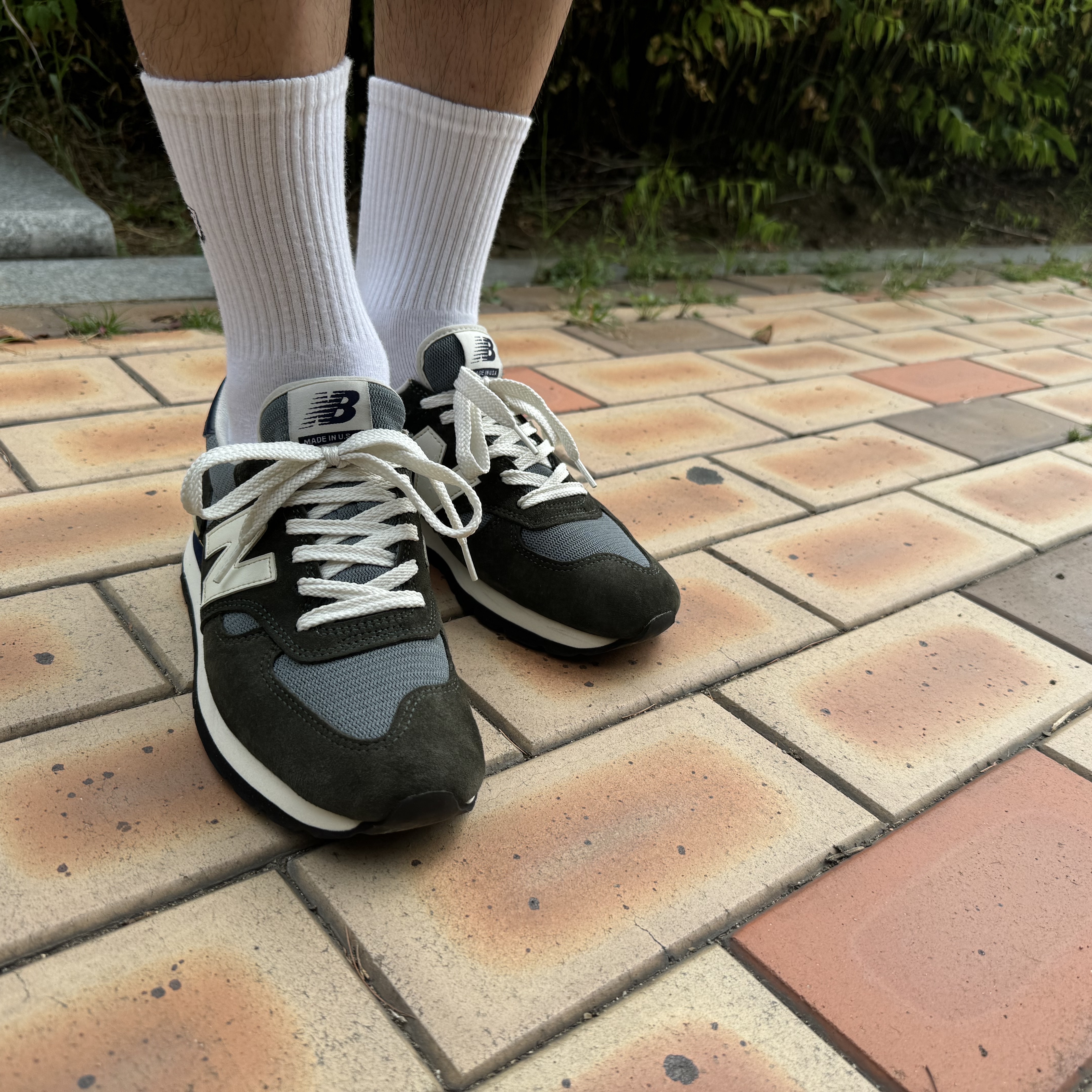 New Balance 990 Made in USA Dark Green 착용 스타일 - 2