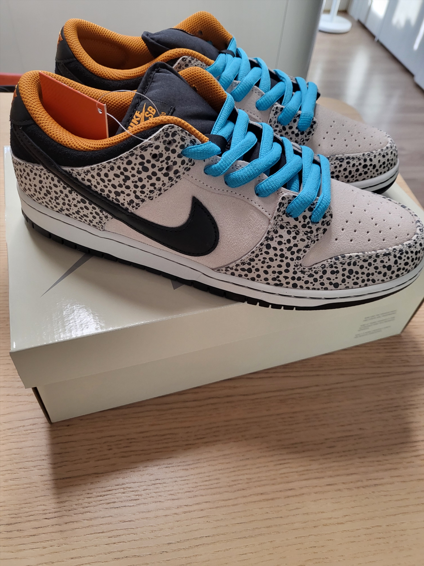 Nike SB Dunk Low Pro Electric Phantom and Black 착용 스타일 - 1