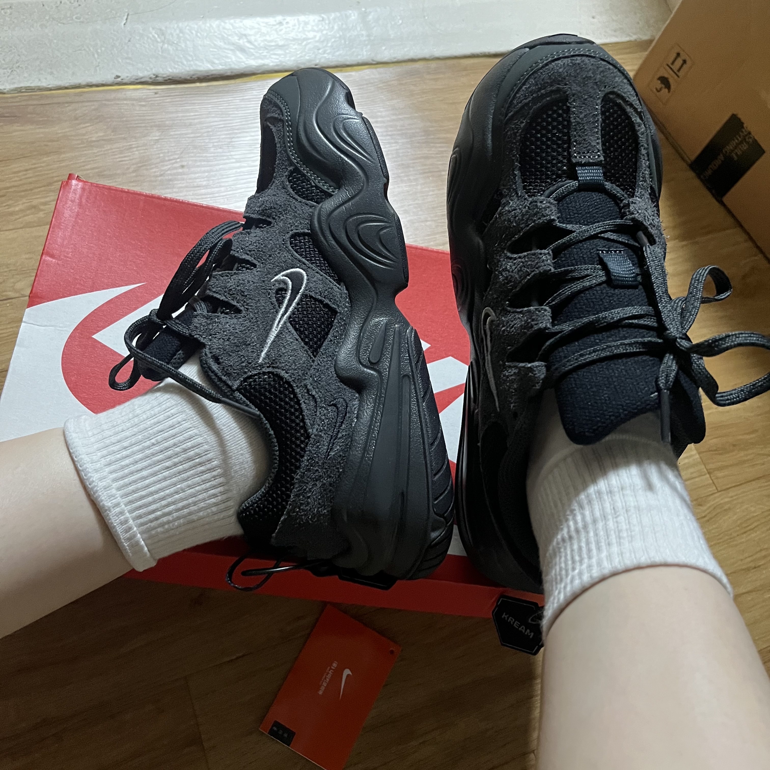 (W) Nike Tech Hera Anthracite Light Smoke Grey 착용 스타일