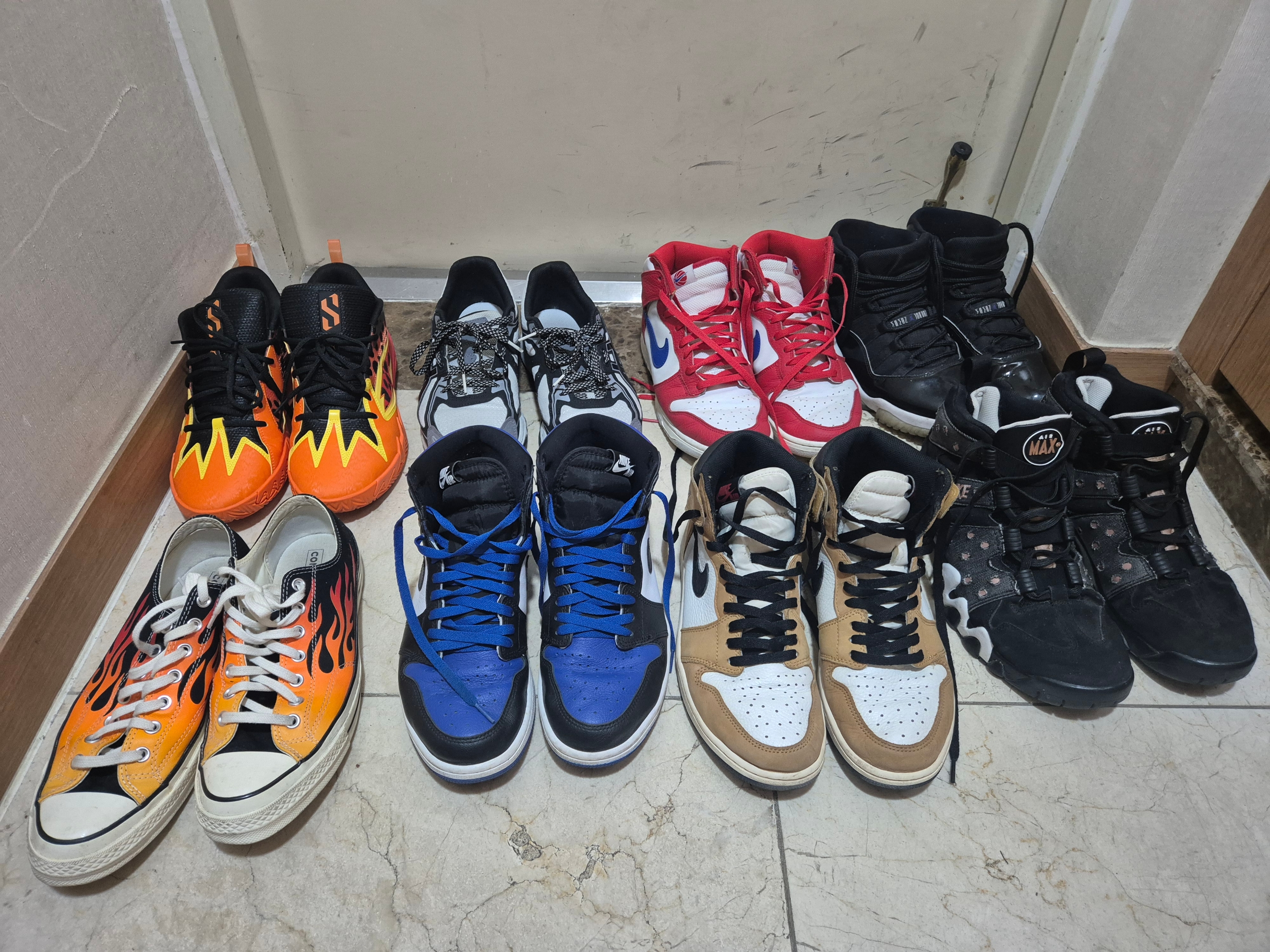 Converse Chuck 70 Ox Archive Print Flames Black, Jordan 1 Retro High OG Royal Toe 착용 스타일 - 2