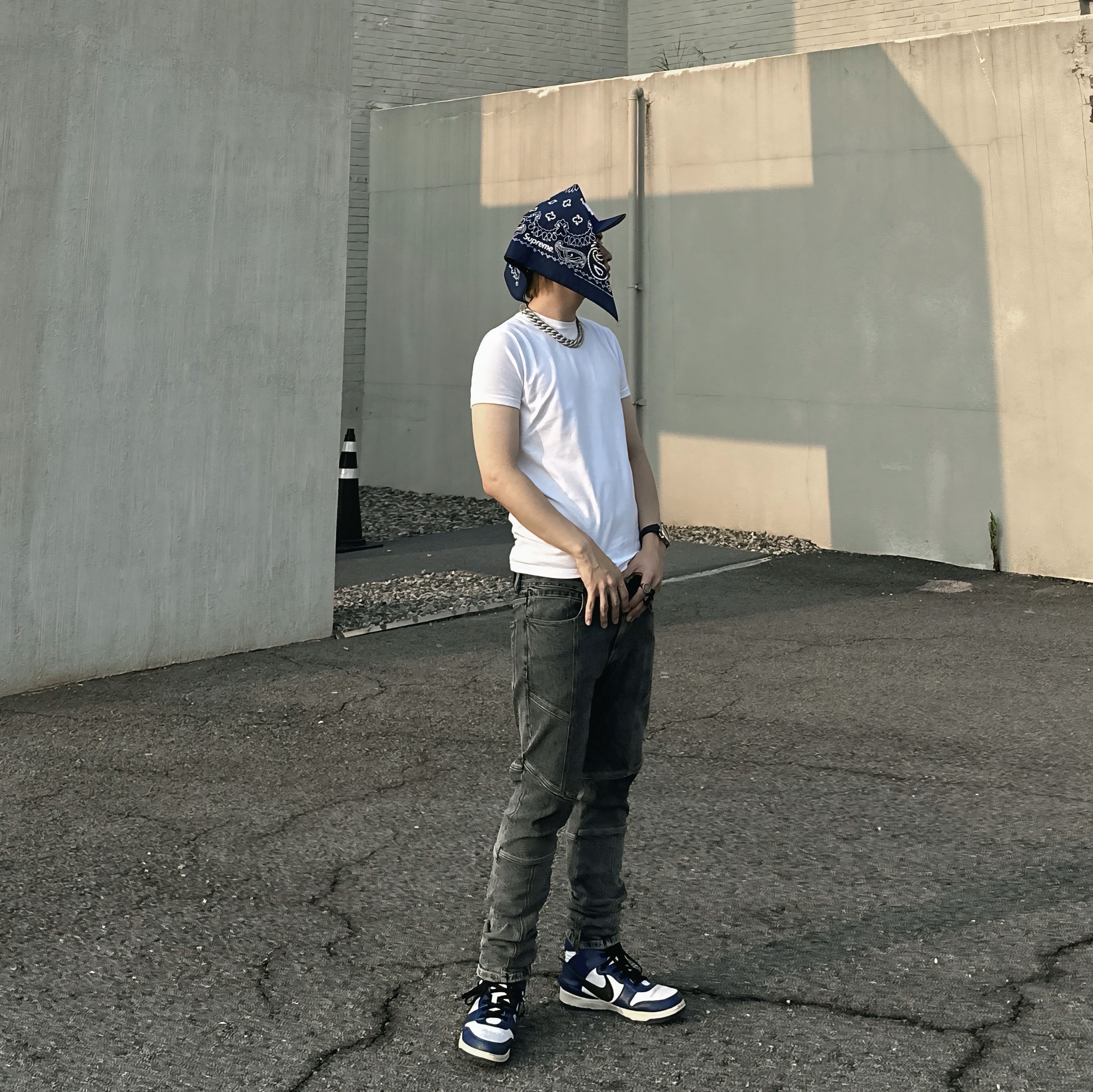 Supreme Hav-A-Hank Bandanas Multicolor (Set of 3) - 24SS, Nike x Ambush Dunk High Deep Royal Blue 착용 스타일 - 2