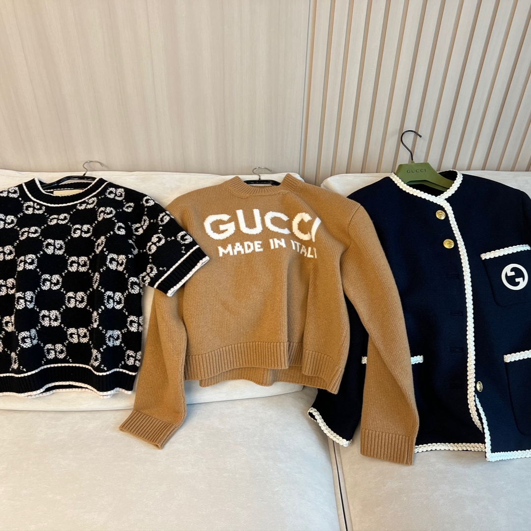 Gucci Intarsia Knit Wool Jumper Camel Ivory, (W) Gucci GG Wool Boucle Jacquard Top Black Ivory 착용 스타일 - 3