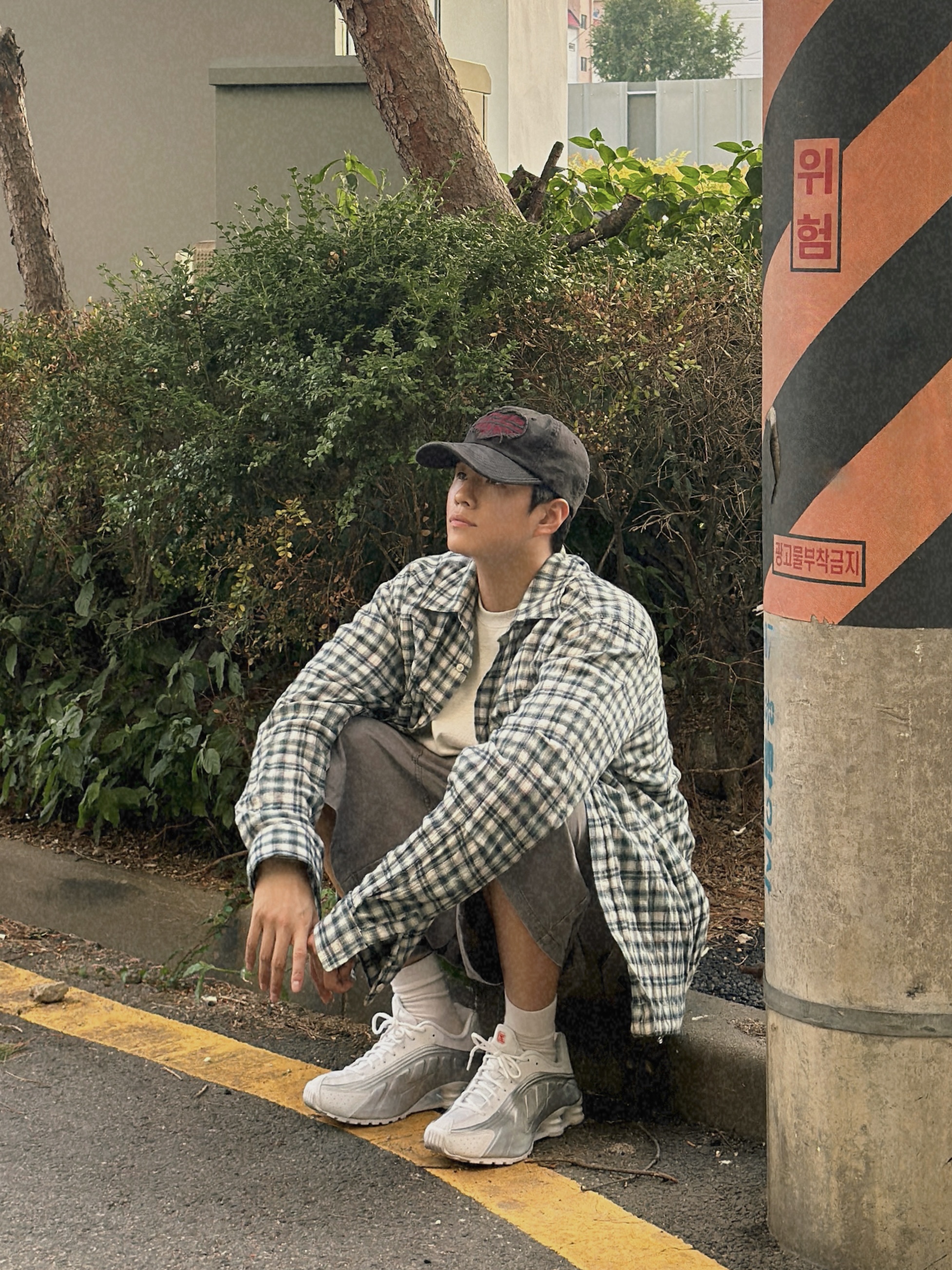 (W) Nike Shox R4 White Metallic Silver 착용 스타일