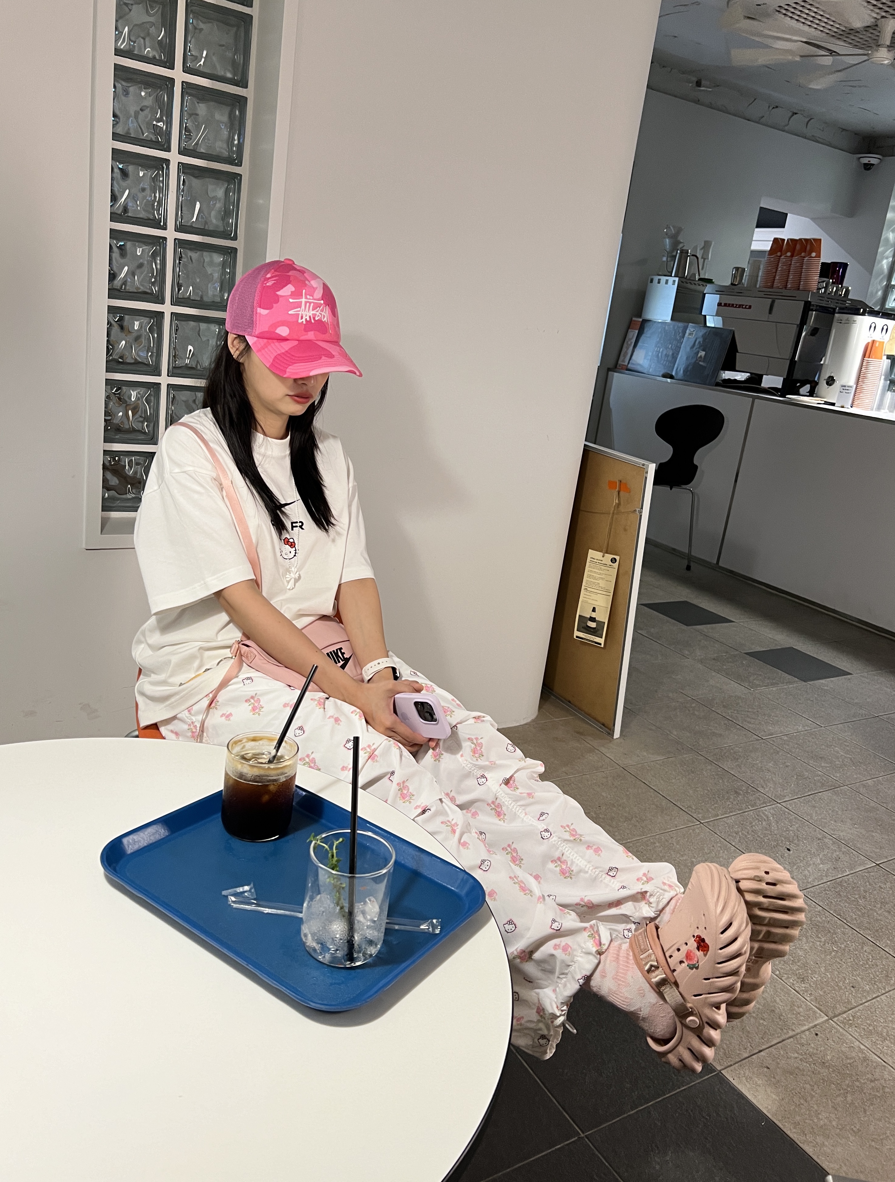 Stussy x BAPE Trucker Cap Pink, Nike x Hello Kitty NRG Air T-Shirt White - Asia 착용 스타일 - 4