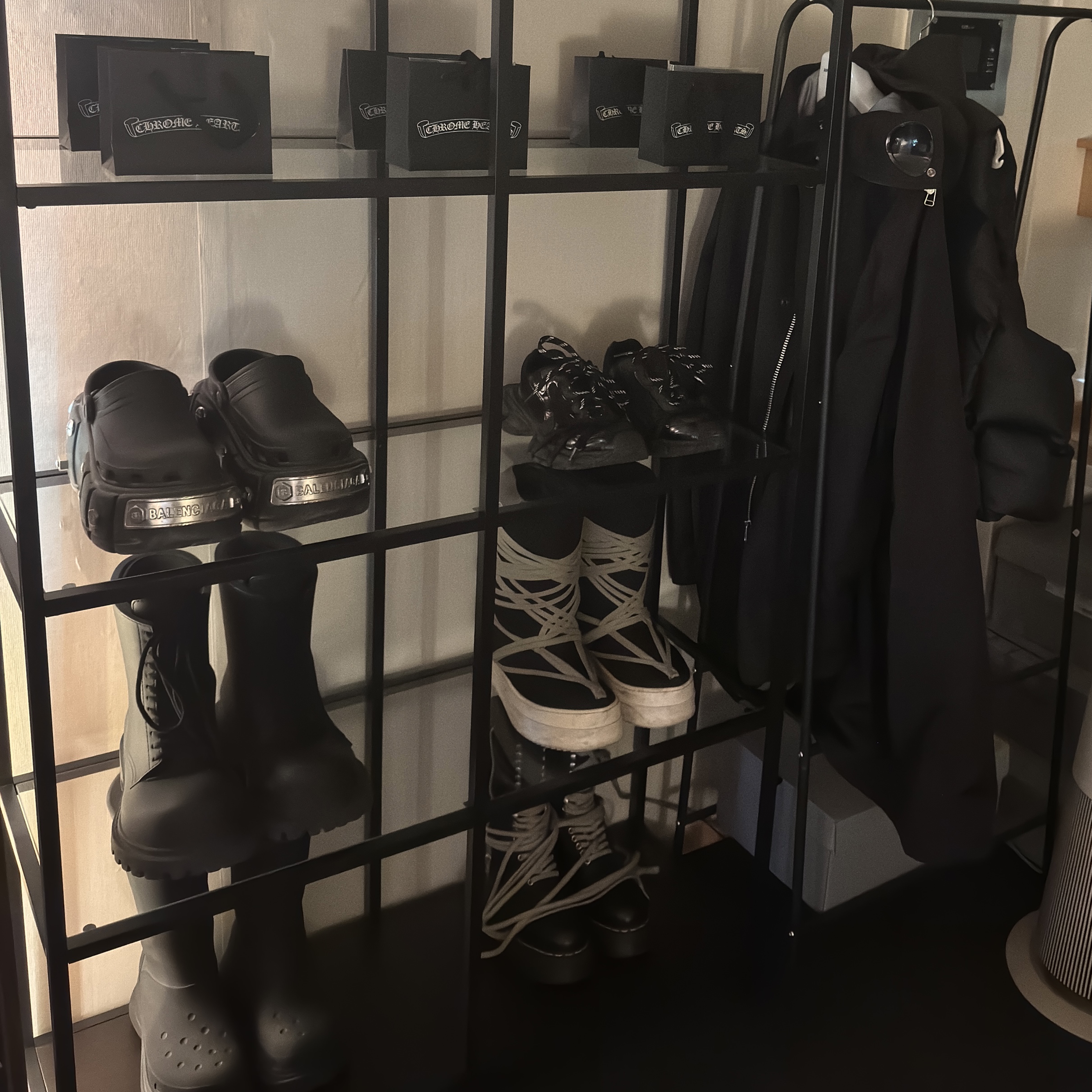 Entire Studios MML Vest Black, Moncler x Rick Owens Bigrocks Boots Black - 23FW 착용 스타일